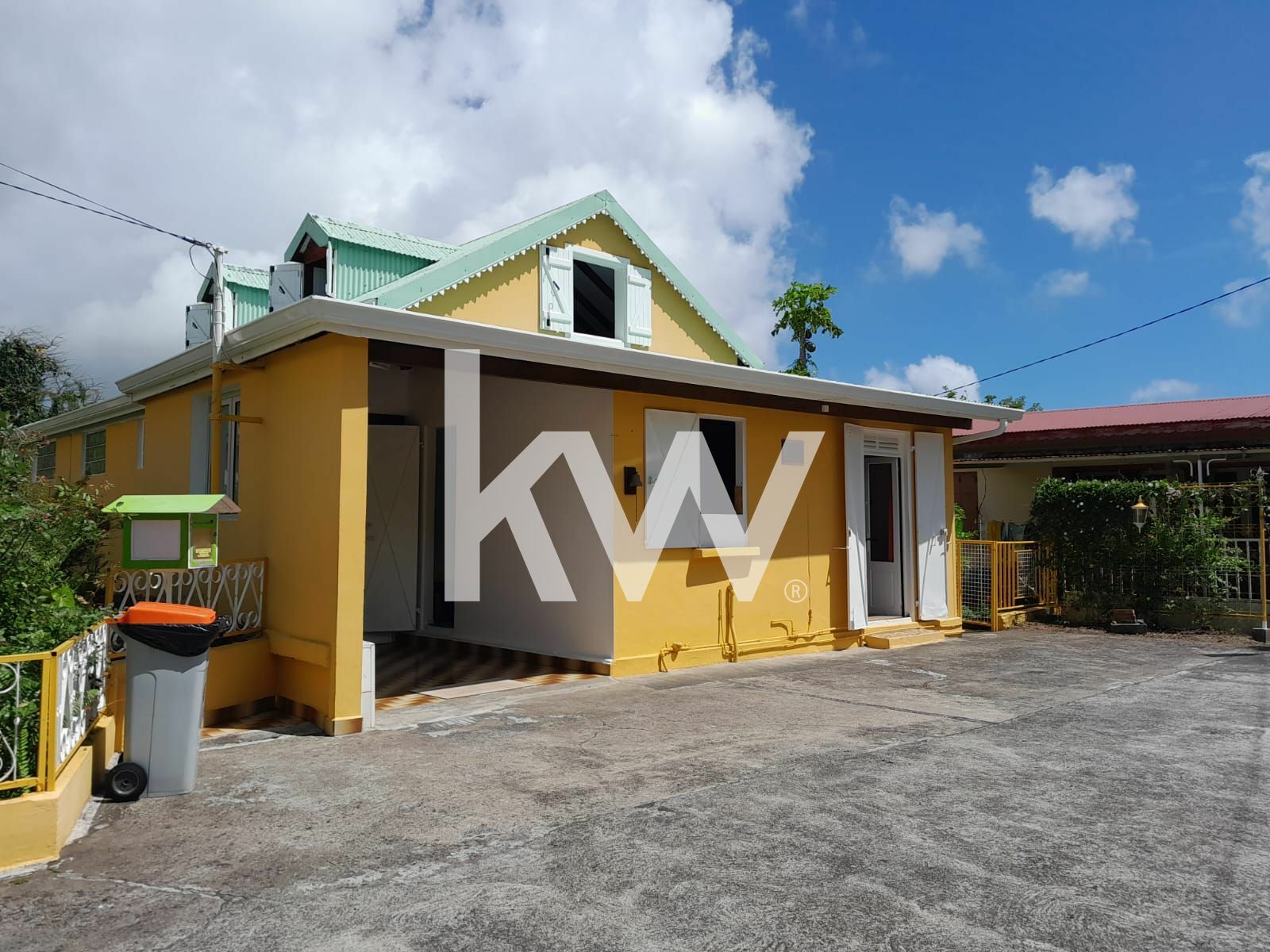 Maison Saint claude 8piece(s) 276 880€ Keller Williams France