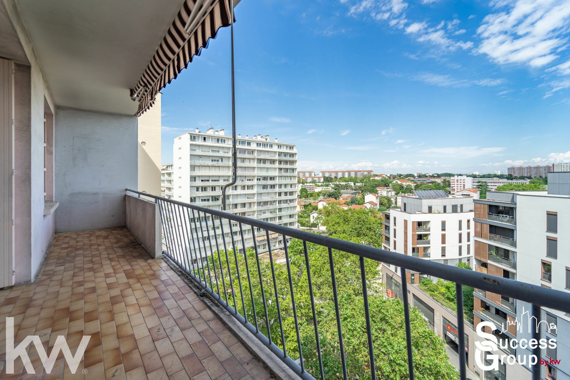 Lyon 8 – T4 de 79 m² en étage élevé avec balcon et cave