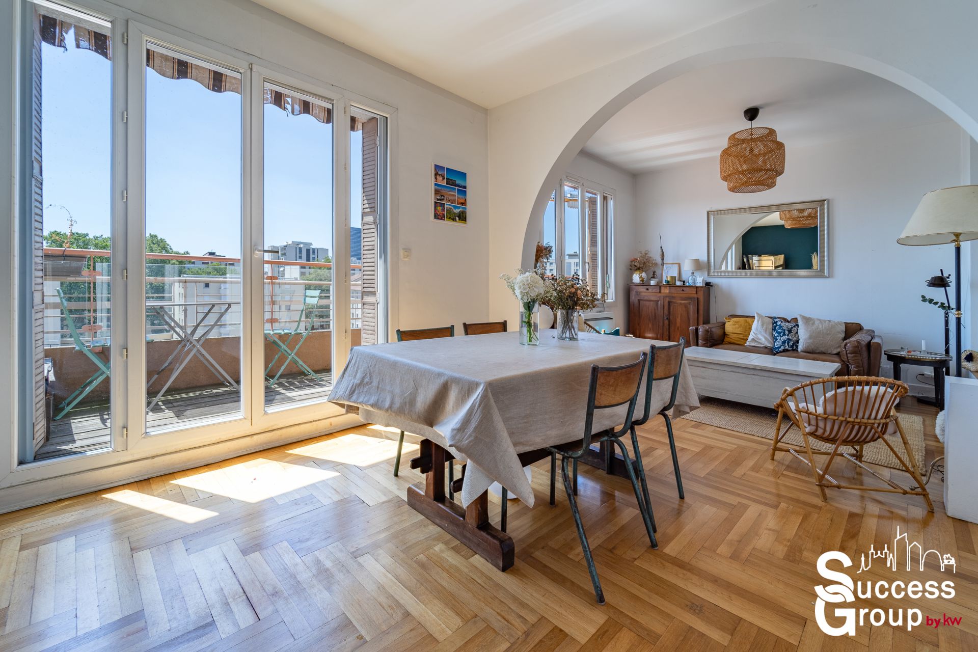 VILLEURBANNE – Appartement T4 de 83 m² au dernier étage avec balcon et cave