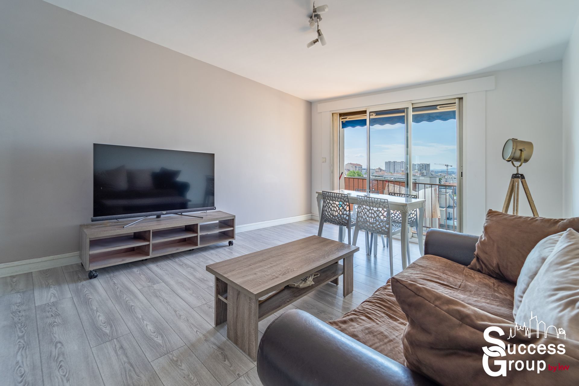 LYON 08 – Appartement T4 de 70 m² avec cave et terrasse