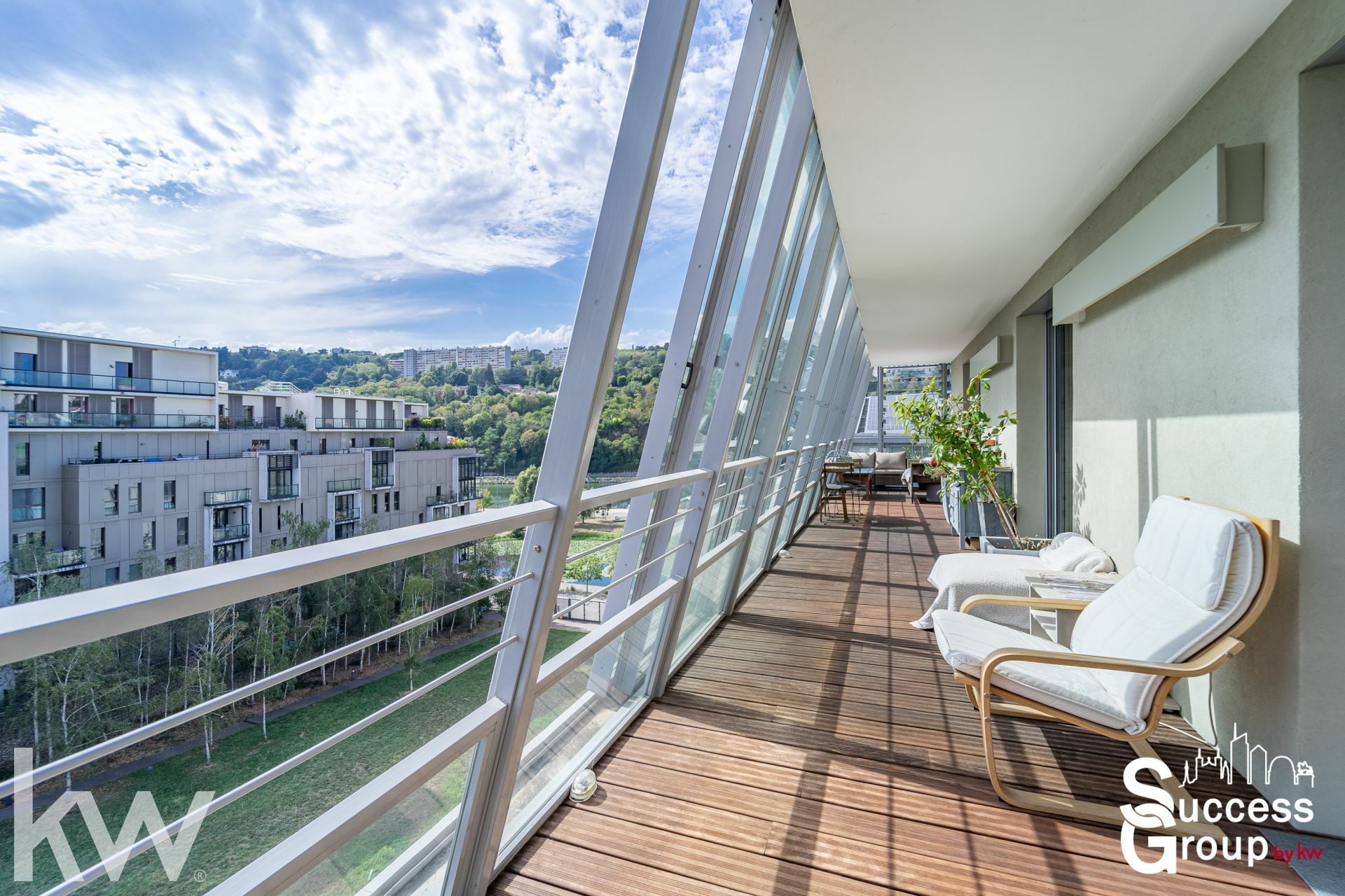 Lyon 2 – Appartement  T3 de 90m² avec terrasse, cave et garage double