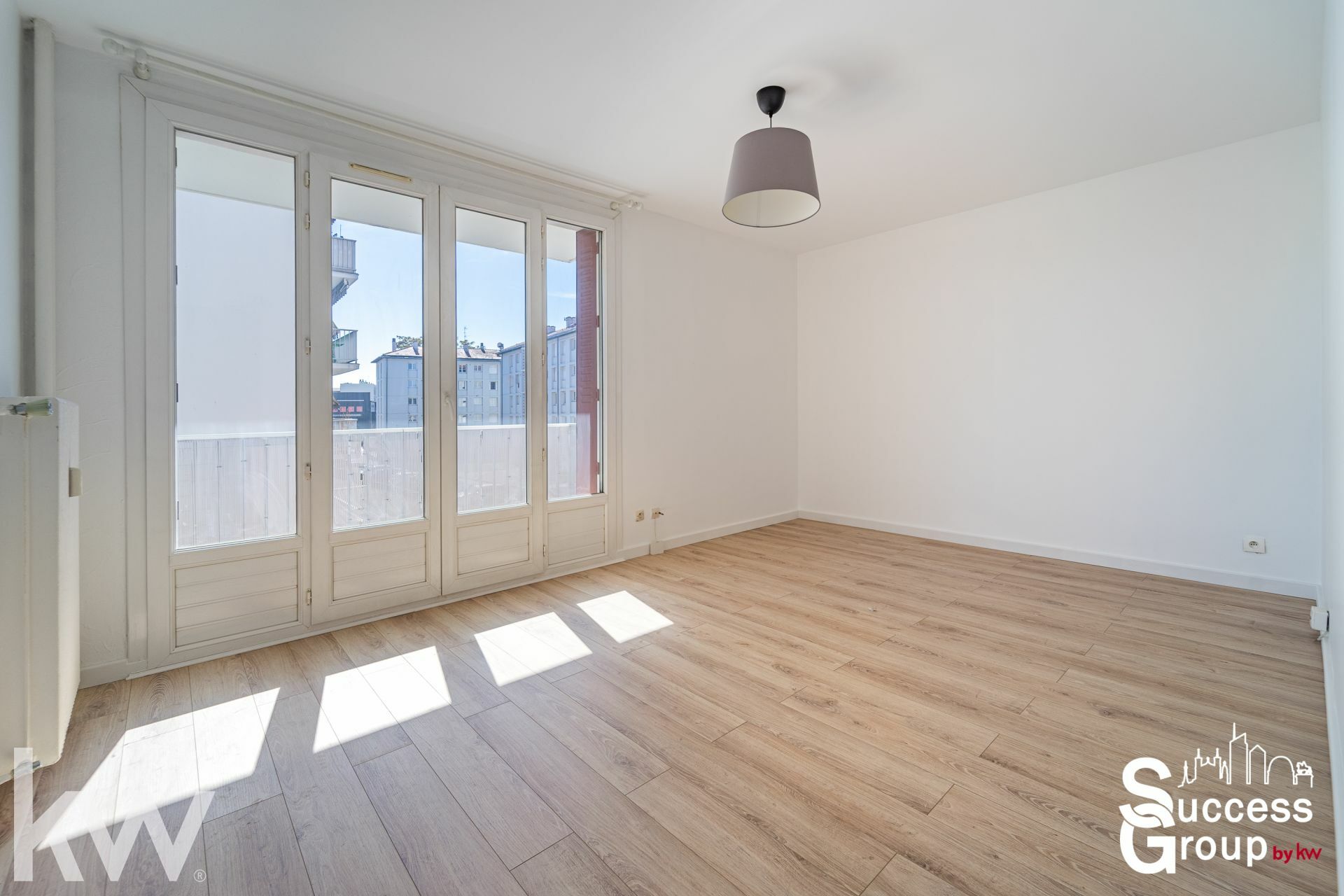 VILLEURBANNE – Appartement T2 de 51 m²  avec balcon, cave et garage
