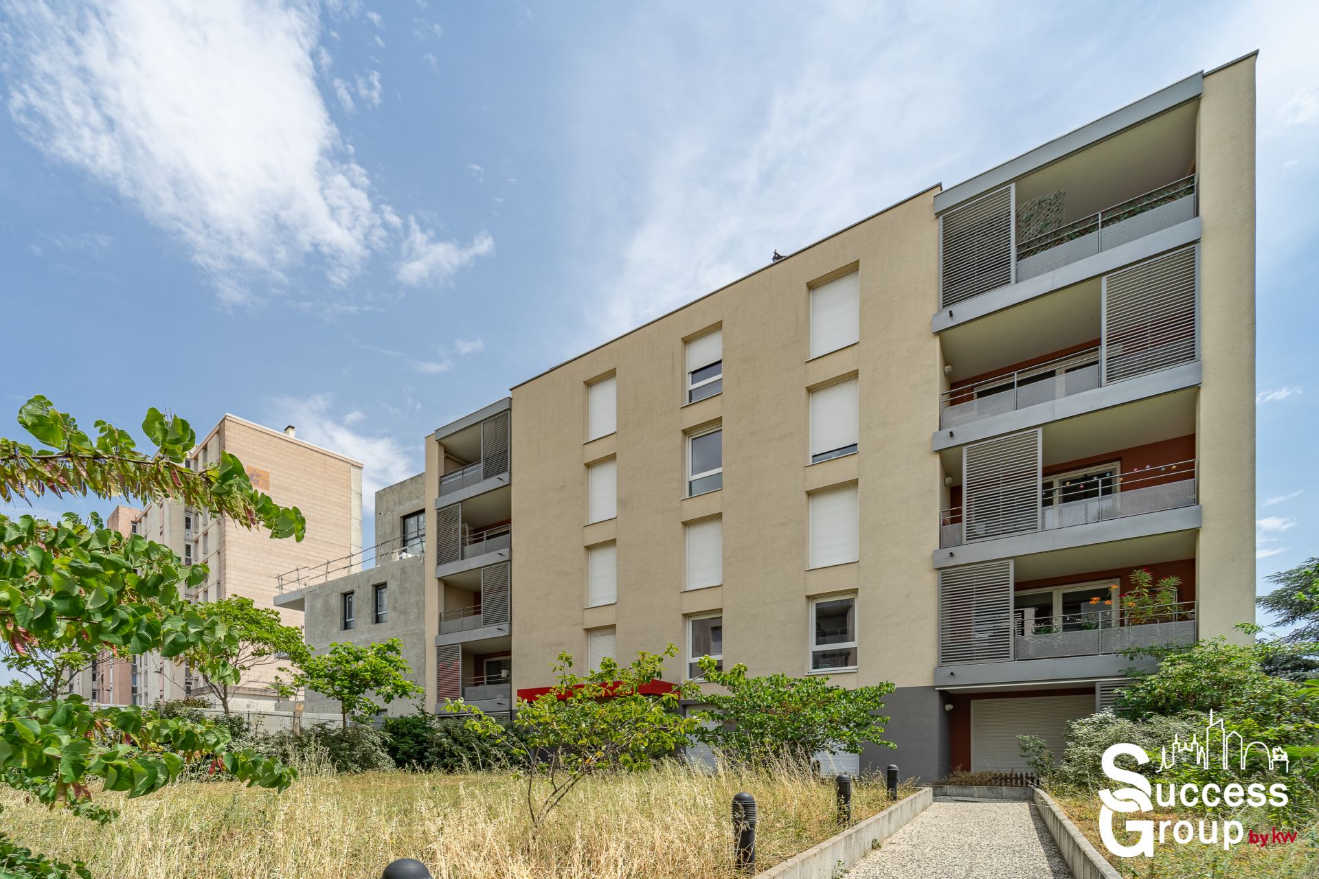 CALUIRE – Appartement T2 de 46 m² avec balcon et garage.