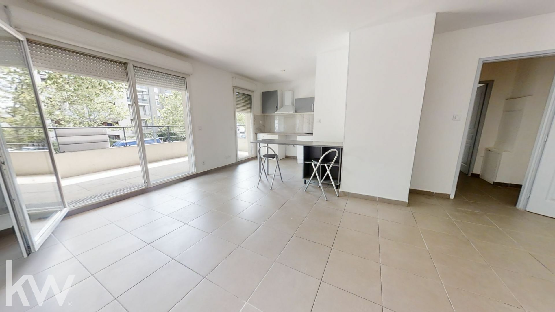 VENISSIEUX – Appartement T4 de 85 m² en bon état avec terrasse