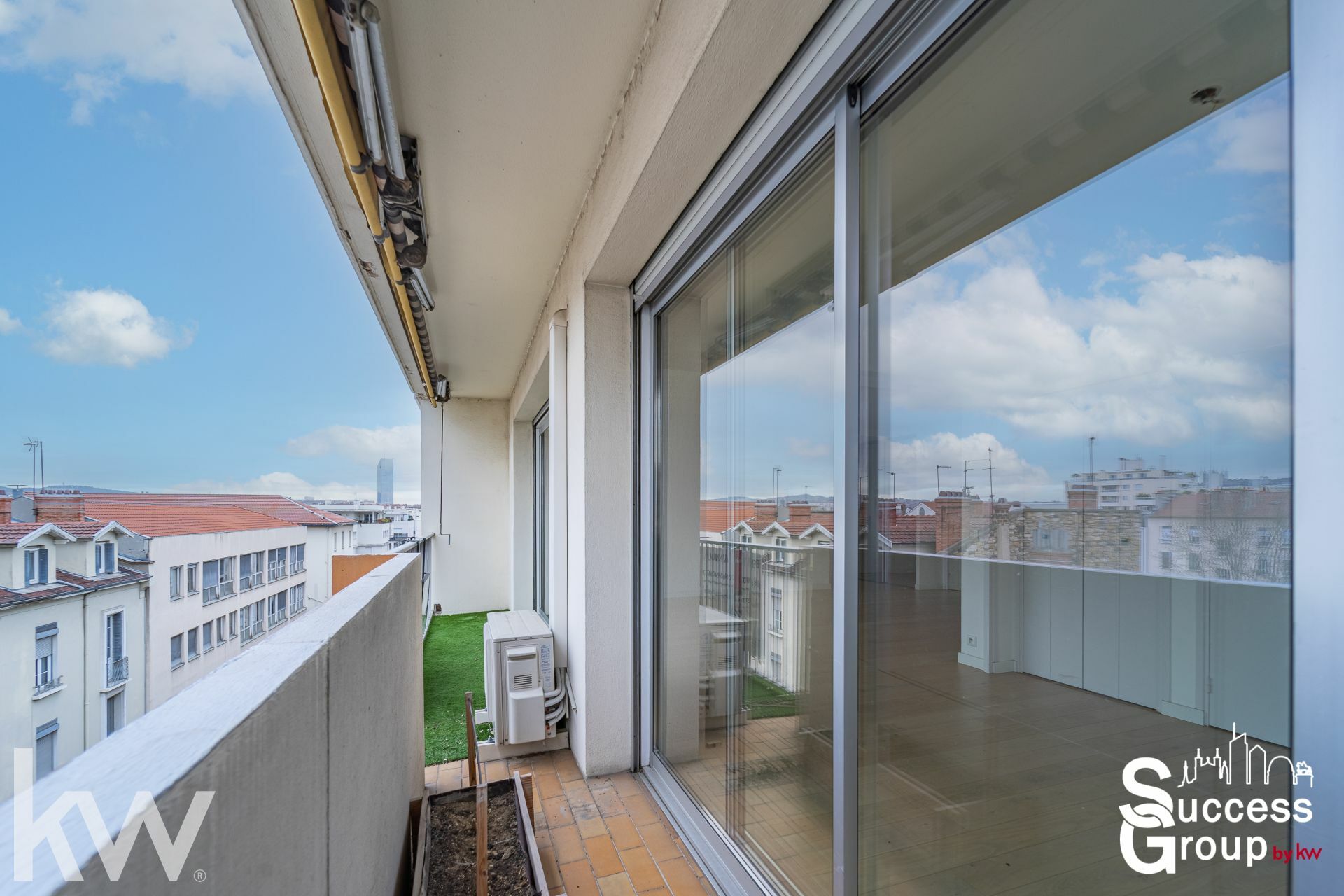 Lyon 07 – Appartement T4 de 95 m² en étage élevé avec balcon