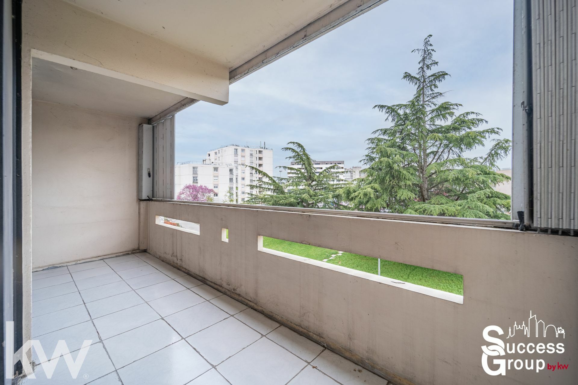 VAULX EN VELIN – Appartement T5 de 86 m² avec cave, balcon et garage fermé