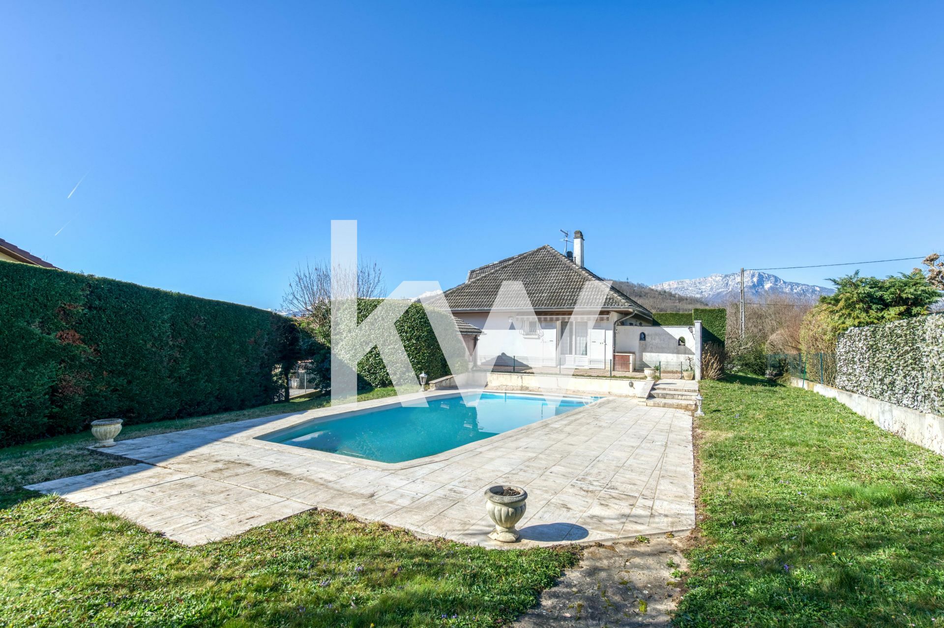 Maison 6 pièces (210 m²) avec piscine à vendre à Brié et An