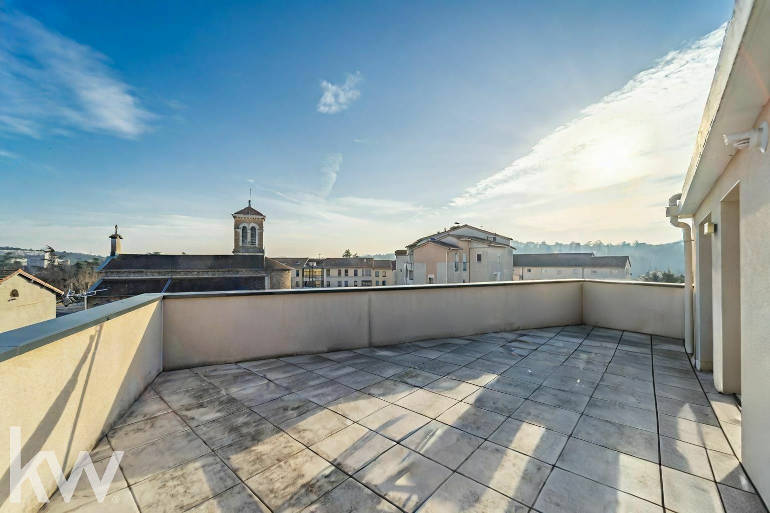 FRANCHEVILLE – Appartement T3 de 70 m² avec terrasse, cave et garage