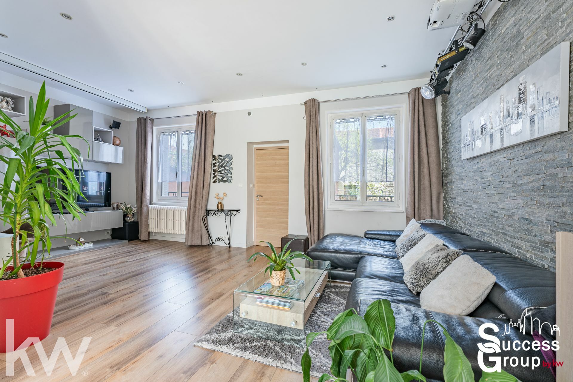 Maison en très bon état de 139 m² avec terrasse, jardin et piscine