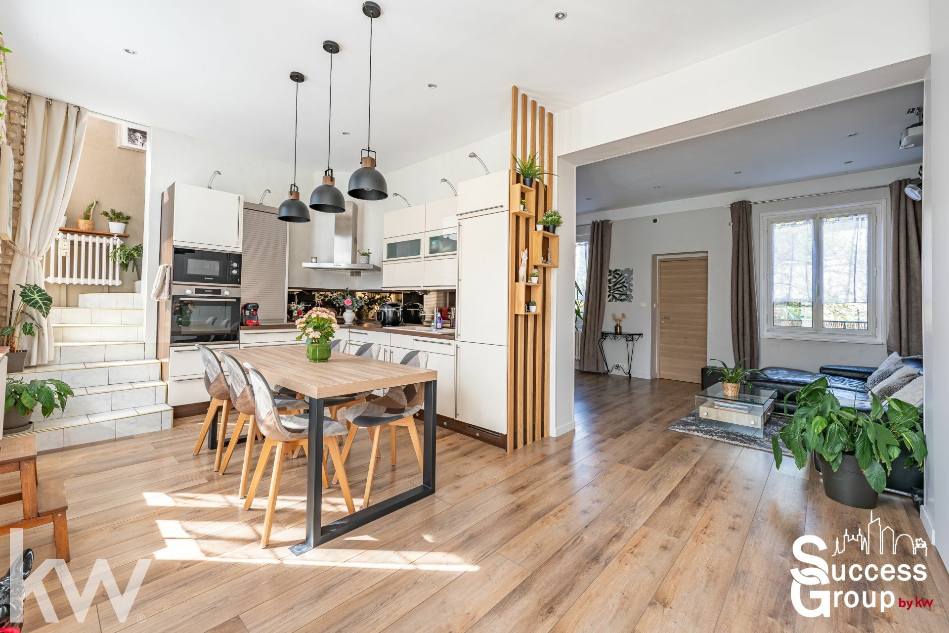 Maison en très bon état de 139 m² avec terrasse, jardin et piscine