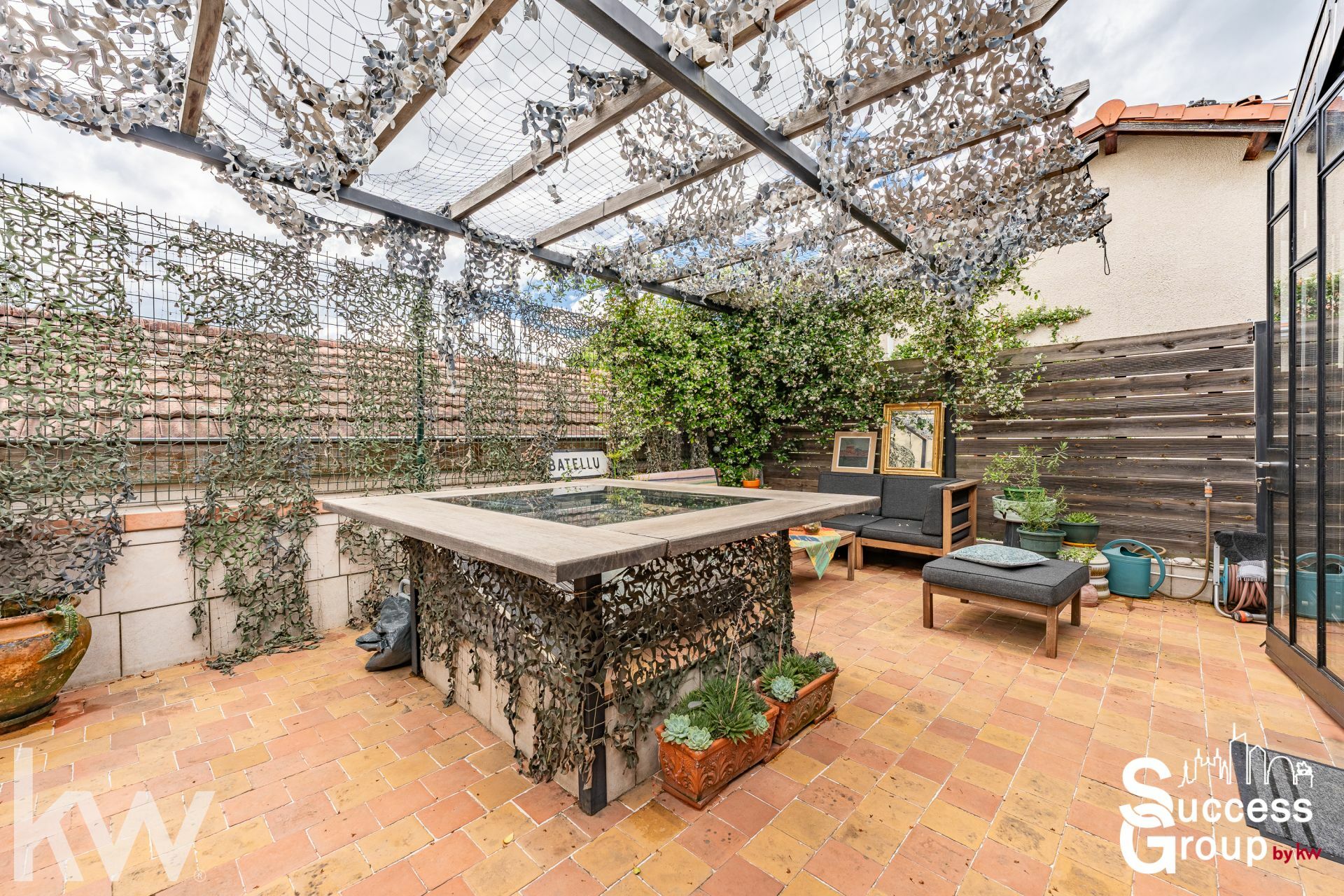 VILLEURBANNE – Maison 5 pièces de 160 m² avec terrasse, garage, cave