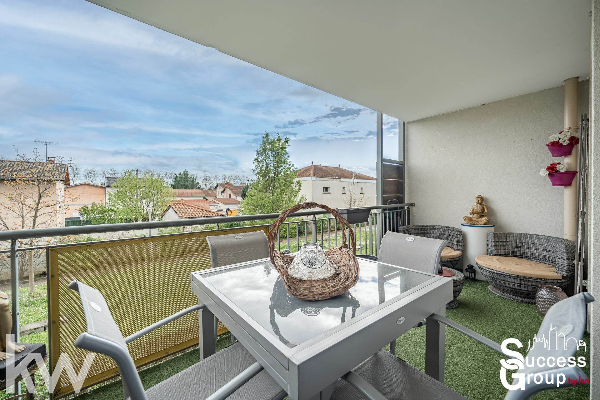 VAULX EN VELIN – Appartement T3 de 65 m² en bon état avec un grand balcon