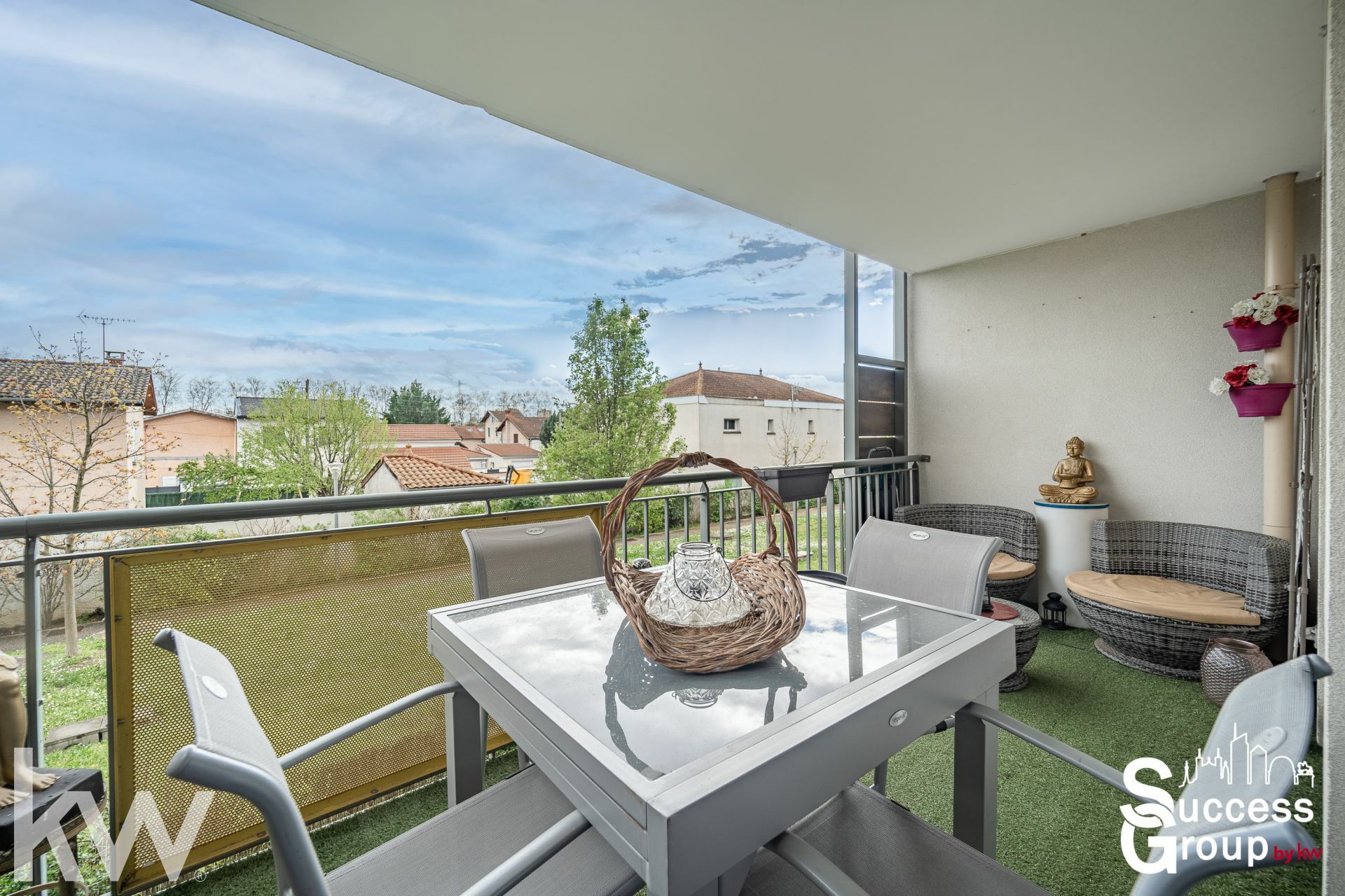 VAULX EN VELIN – Appartement T3 de 65 m² en bon état avec un grand balcon