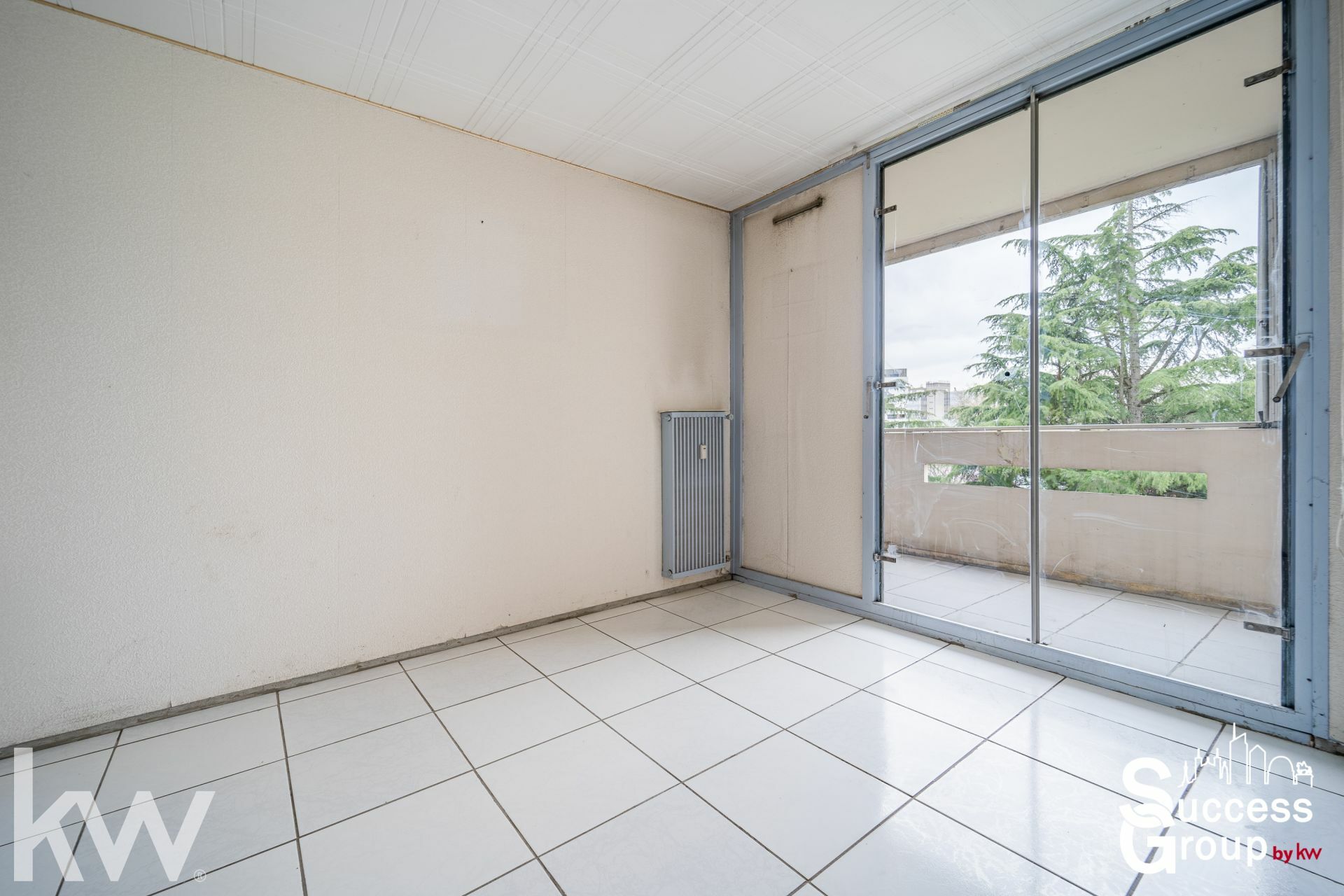 VAULX EN VELIN – Appartement T4 de 86 m² avec cave, balcon et garage fermé