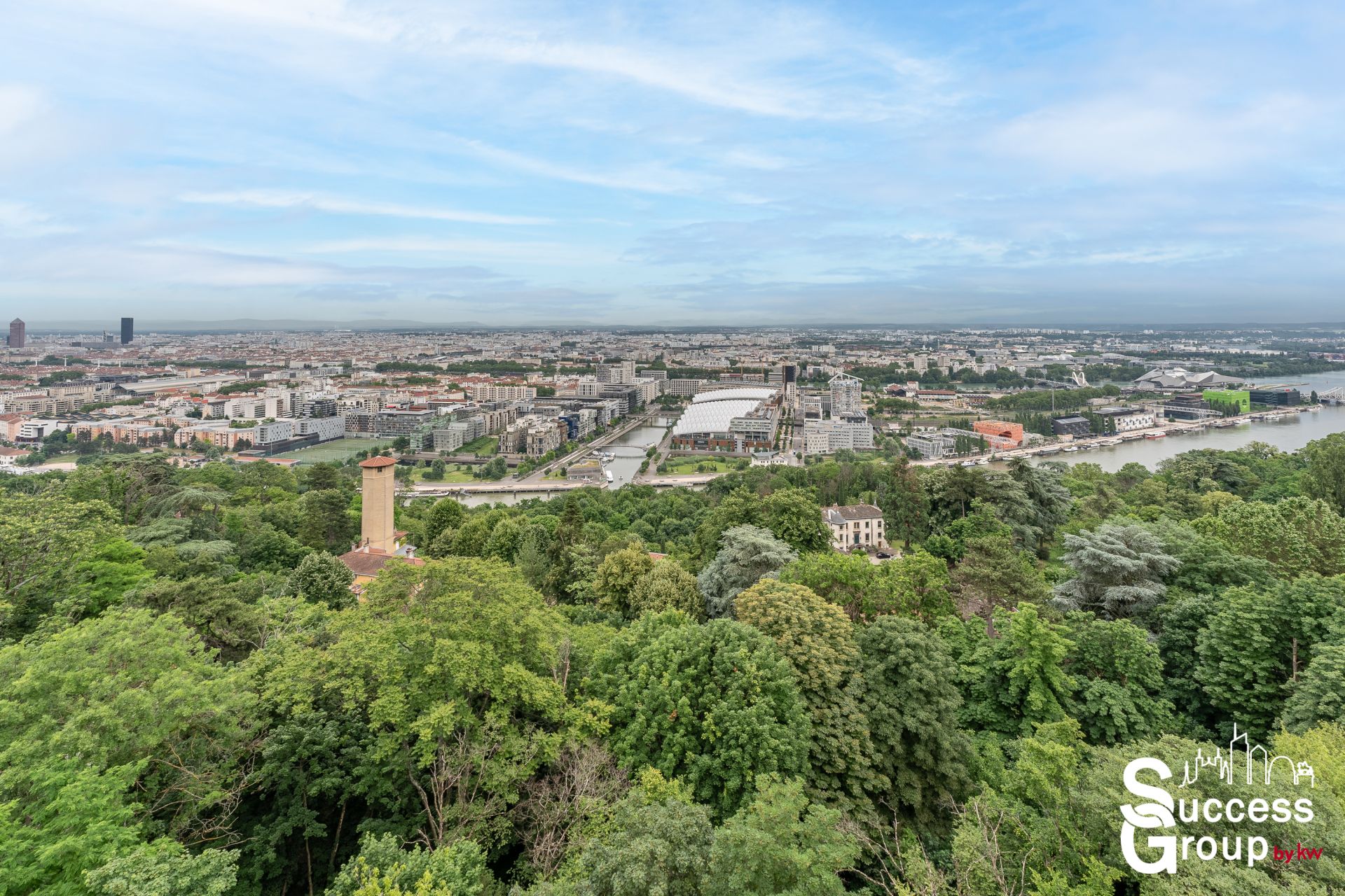 SAINTE FOY LES LYON – Appartement T6 de 176 m² avec caves et stationnements