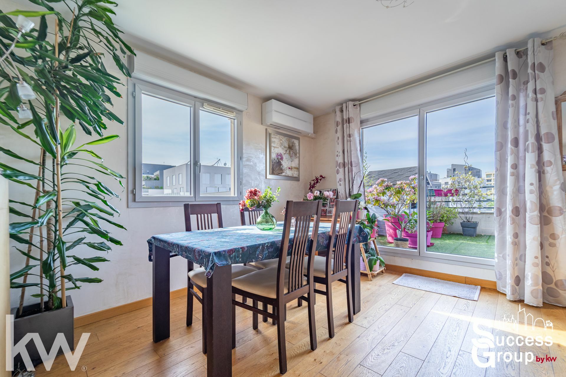 Lyon 8 – T4 de 107 m² au dernier étage avec deux terrasses et un garage