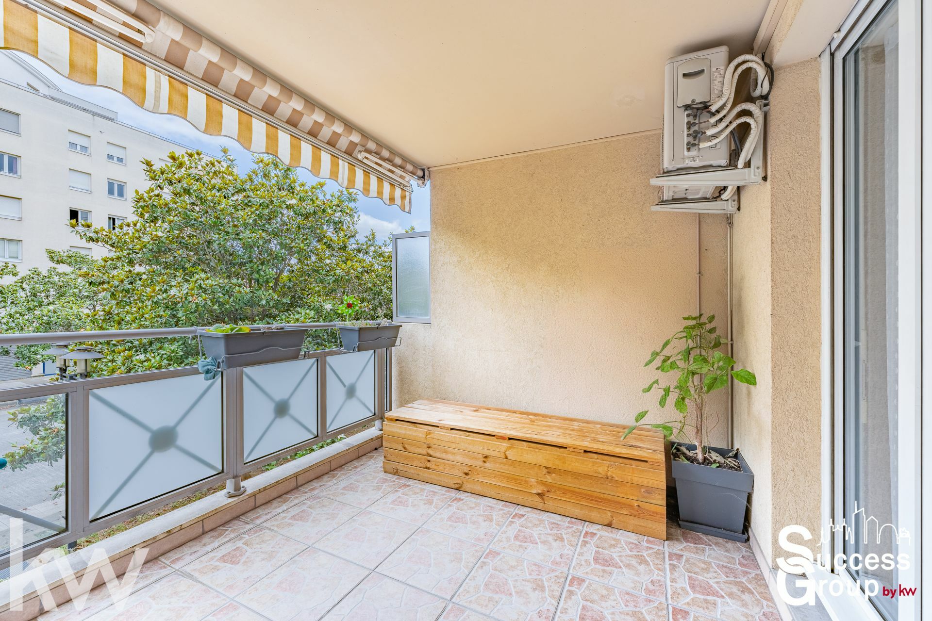 VILLEURBANNE – Appartement T4 de 83 m² avec une terrasse et un garage