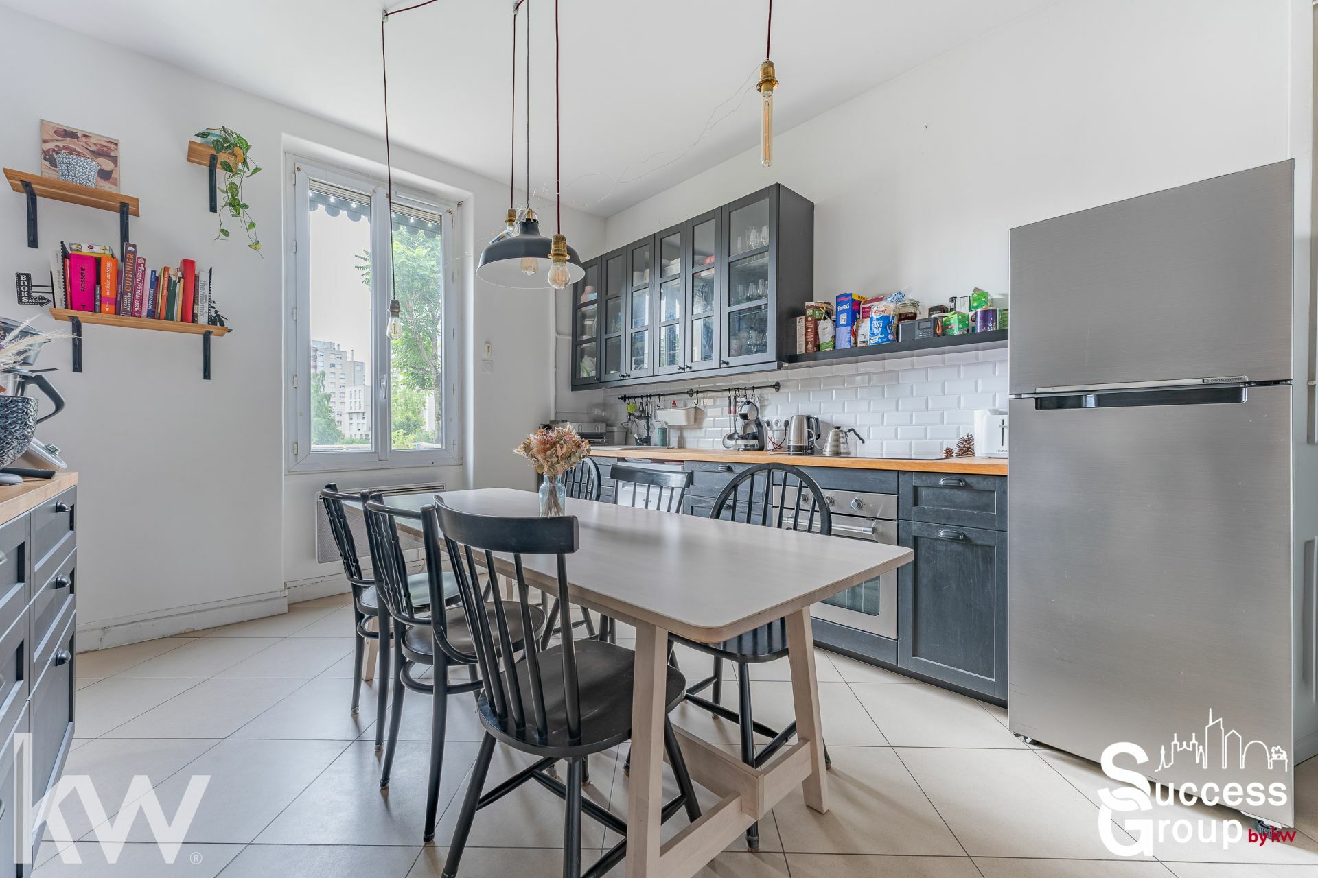 LYON 08 – Appartement T4 de 100 m² avec deux caves