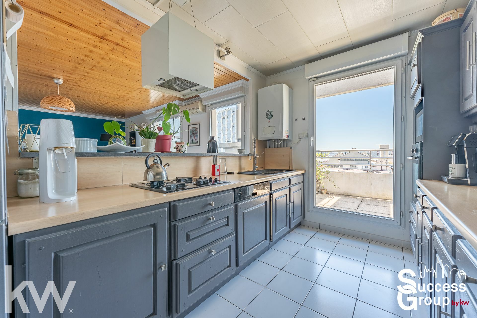 LYON 08 – appartement T3 de 87 m² avec terrasse, garage et cave