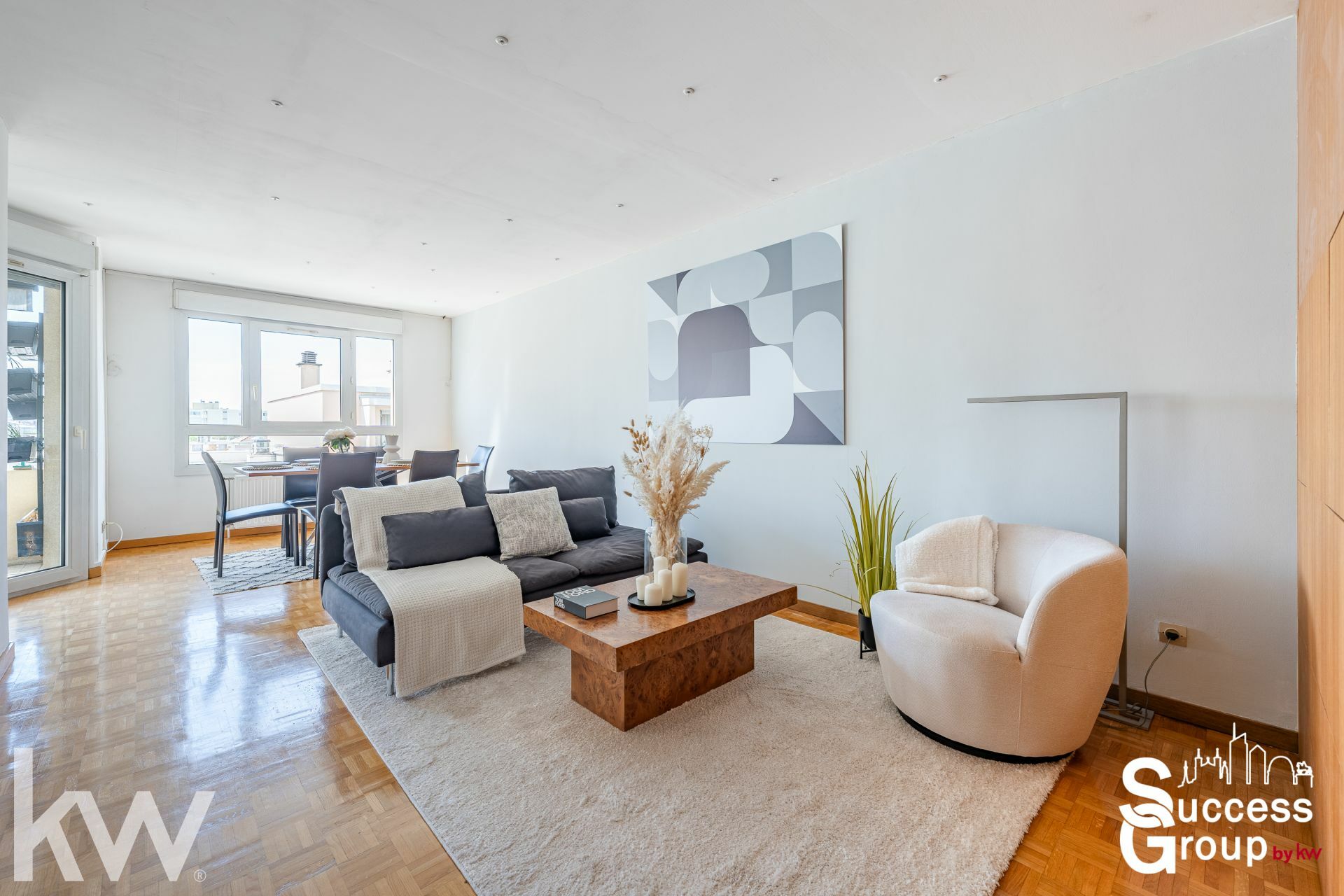 VILLEURBANNE – Appartement T5 de 102 m² avec terrasse, cave et deux garages