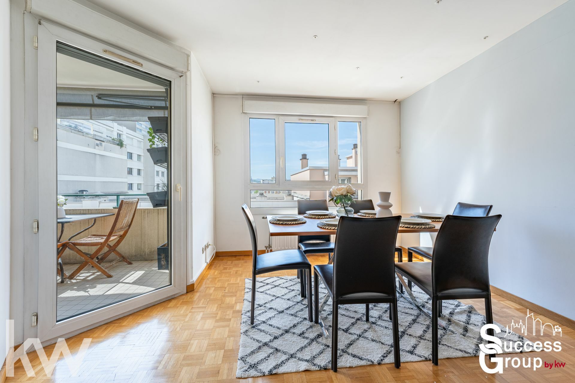 VILLEURBANNE – Appartement T5 de 102 m² avec terrasse, cave et deux garages