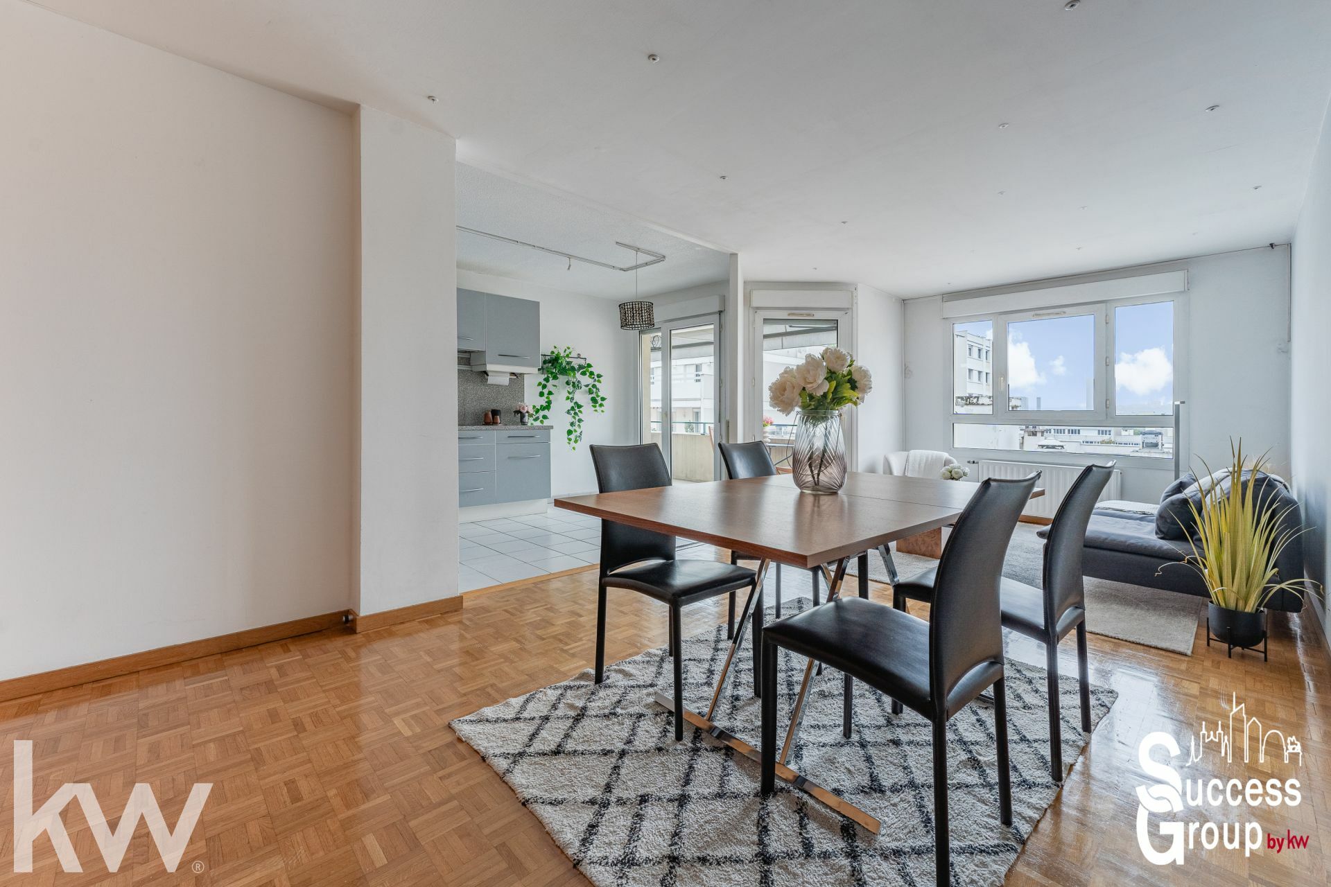 VILLEURBANNE – Appartement T5 de 102 m² avec terrasse, cave et deux garages