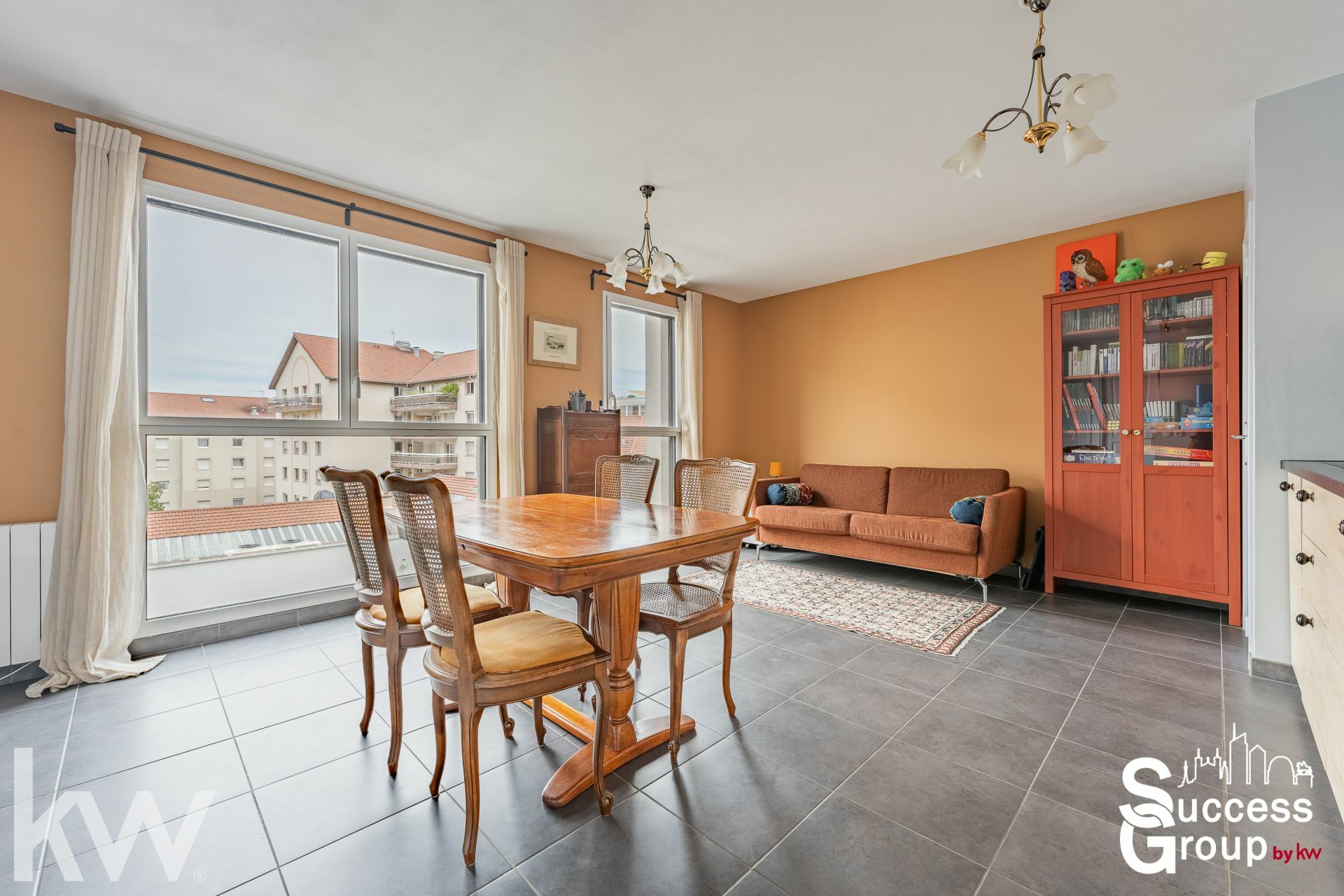 LYON 08 : appartement T2 de 47 m² lumineux, en bon état avec garage