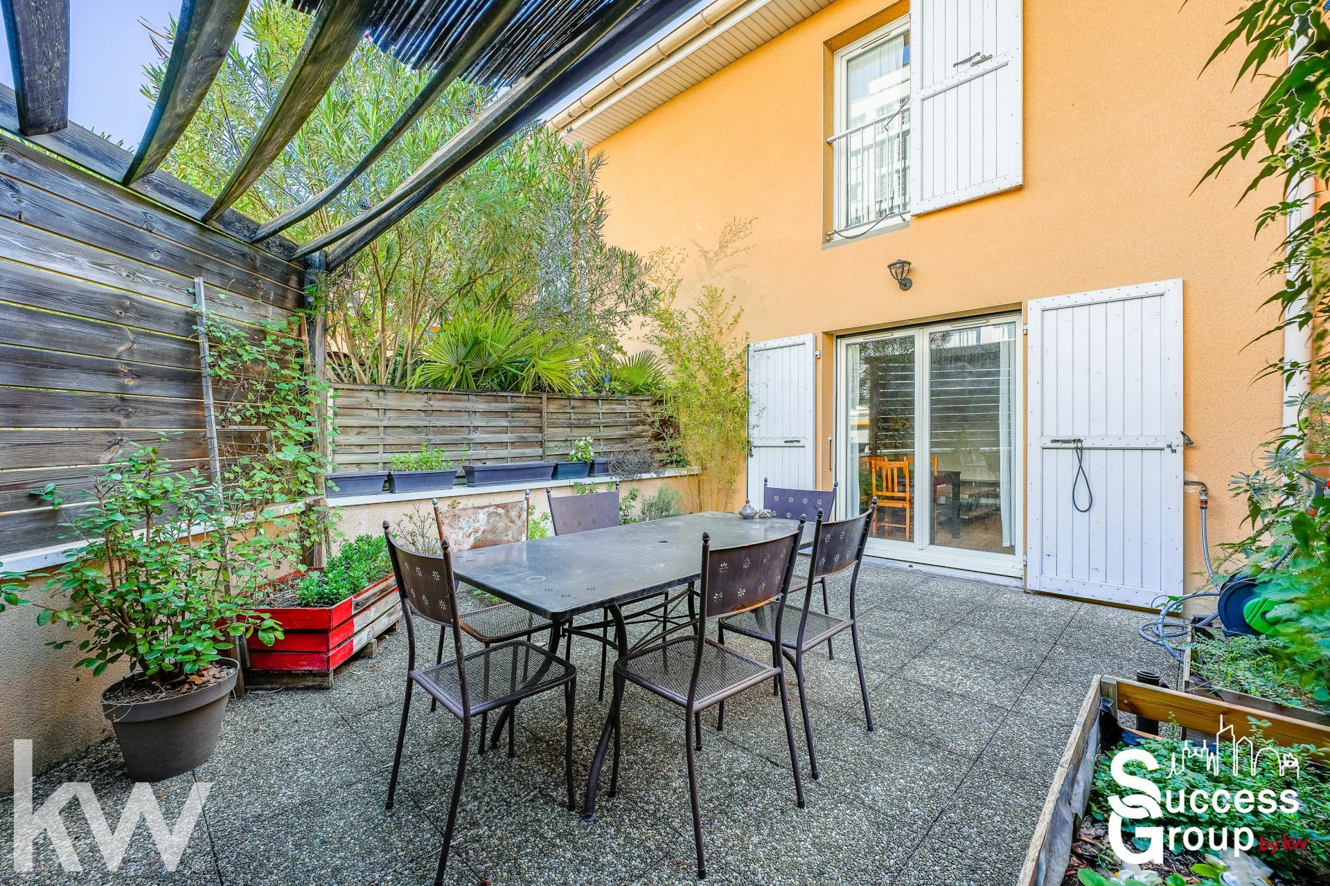 VILLEURBANNE – maison 3 pièces 69 m² en bon état, avec terrasse et garage