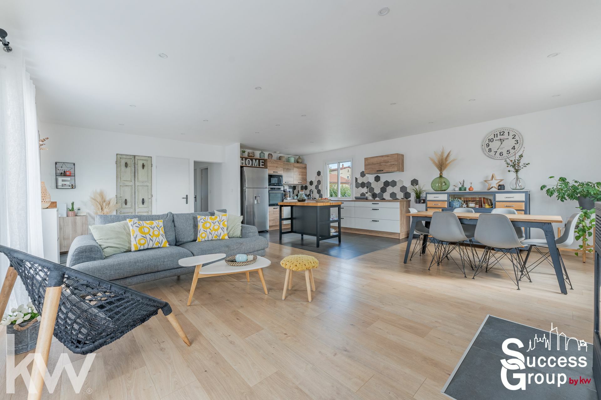 CRAPONNE -Maison 8 pièces de 174 m² rénovée avec 800 m² de terrain