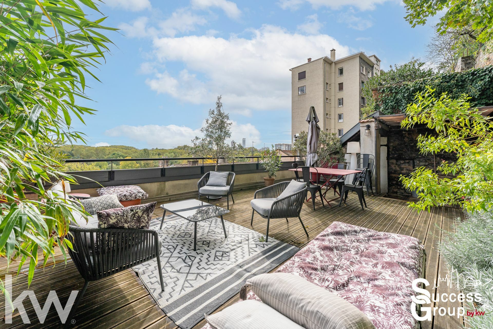 CALUIRE ET CUIRE – appartement T5 de 146 m² avec terrasse et jardin