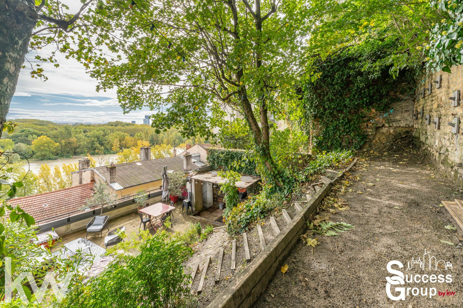 CALUIRE ET CUIRE – appartement T5 de 146 m² avec terrasse et jardin