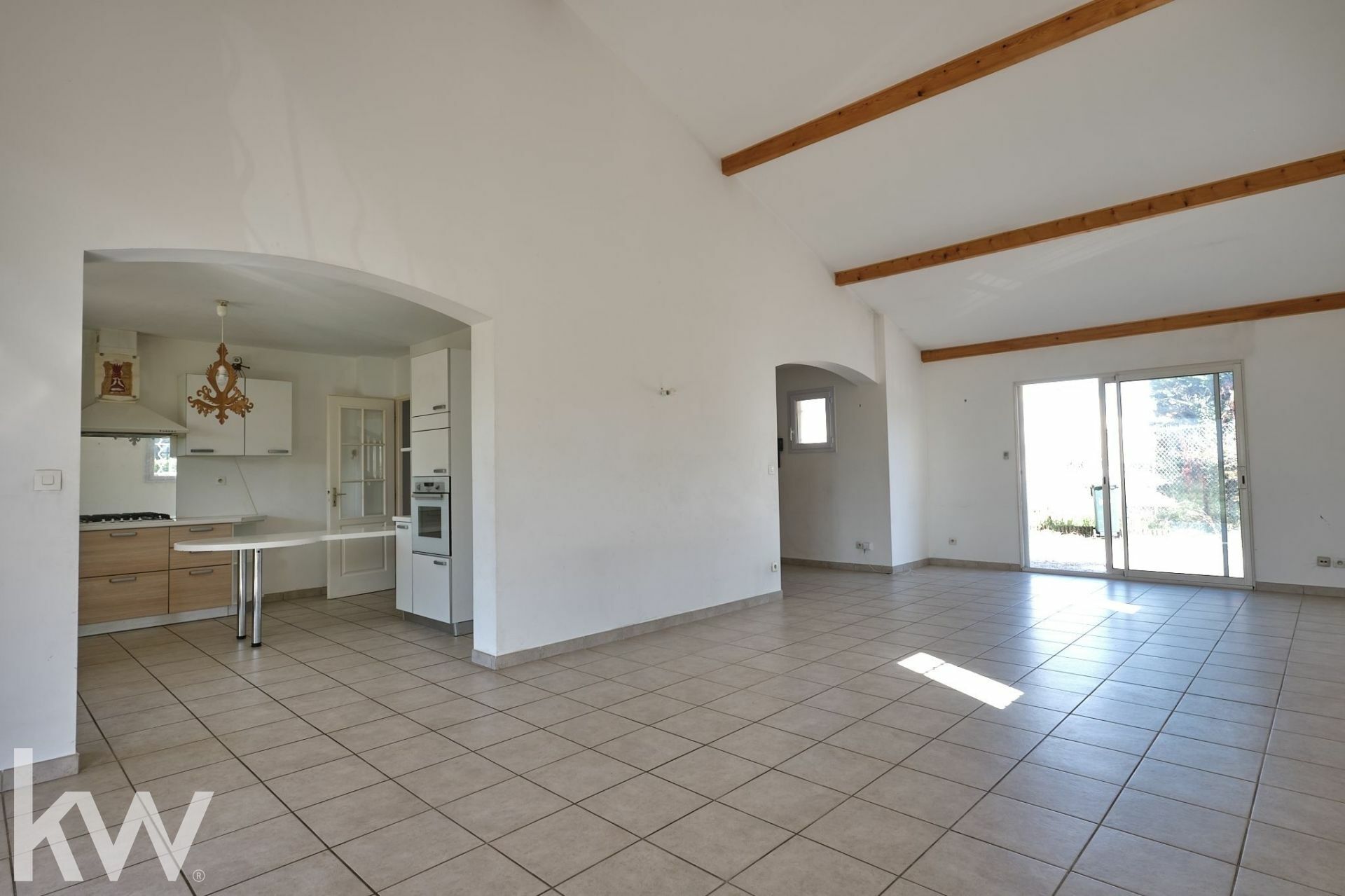 DECINES CHARPIEU – maison 6 pièces de 143 m² avec jardin et garage double