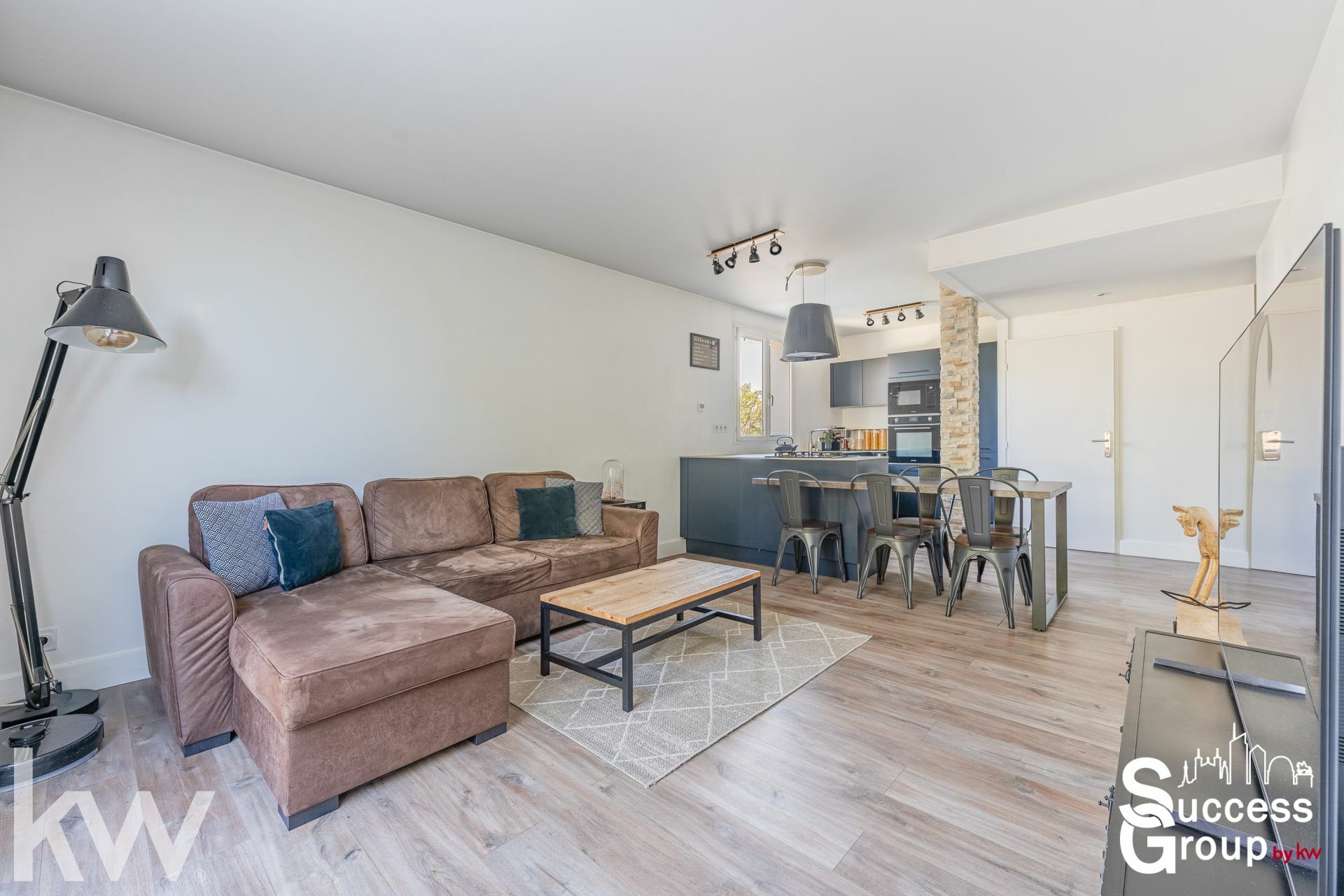 BRON – appartement T3 de 65m² rénové avec terrasse, cave et garage