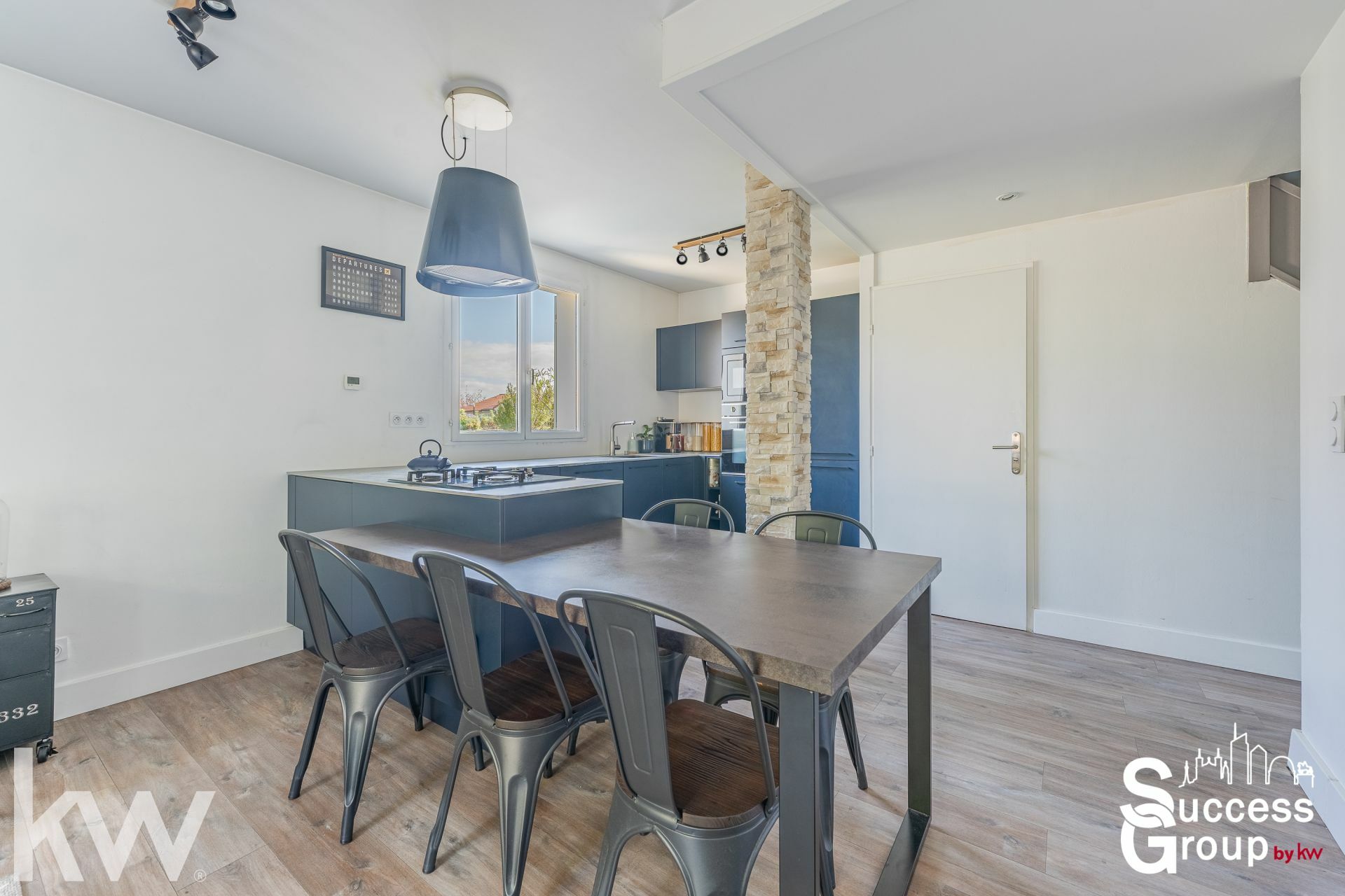 BRON – appartement T3 de 65m² rénové avec terrasse, cave et garage