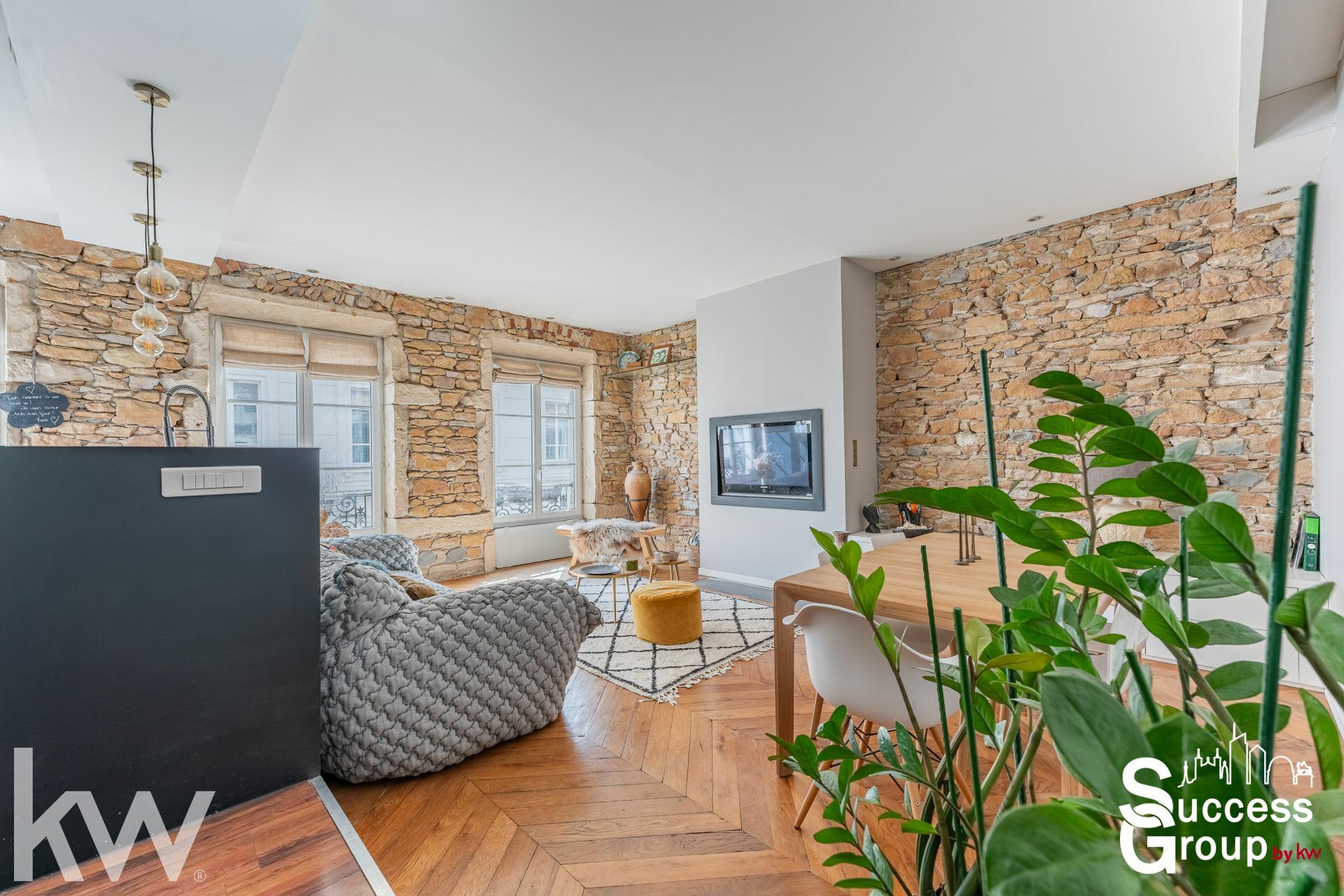 LYON 06 – appartement T3 de 90 m² en étage élevé avec grenier et cave