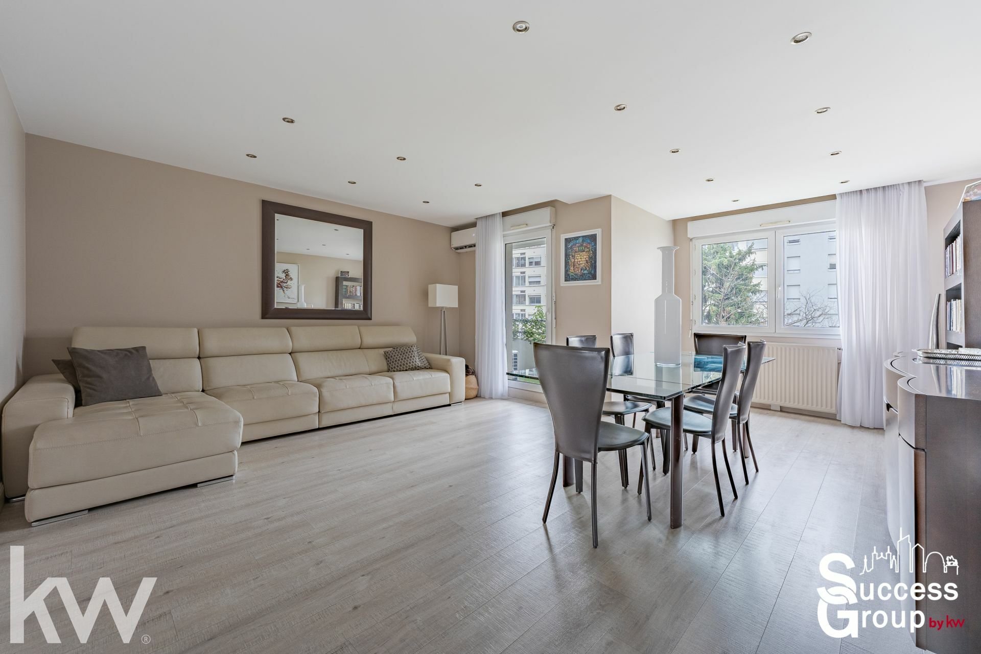 VILLEURBANNE – T4 de 100 m² avec balcon, cave et garage