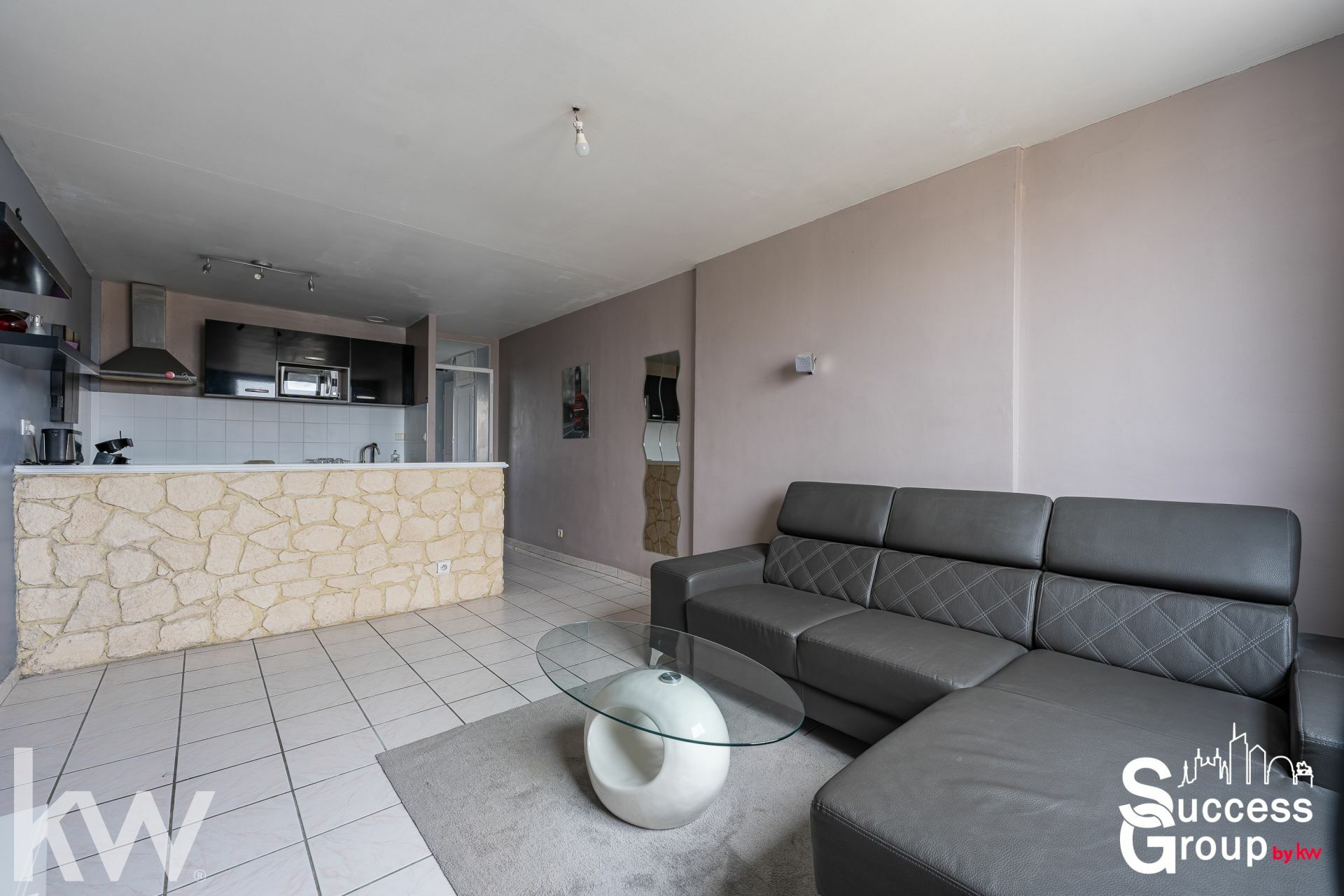 LYON 07 – Appartement 2 pièces de 45 m² en étage élevé avec une cave