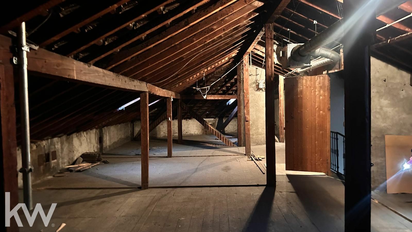 ANNECY – Grenier aménageable de 79.00 m² au sol