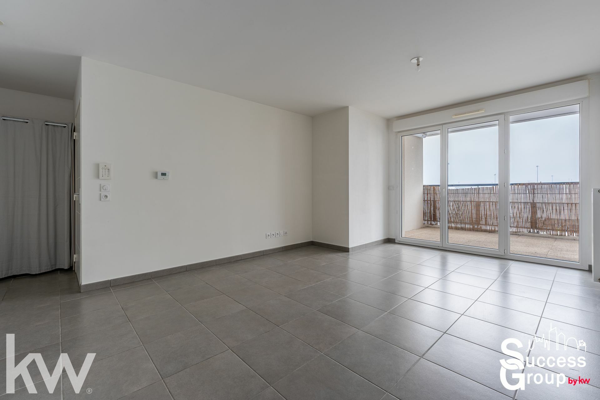 MEYZIEU – appartement T2 de 43 m² avec grande terrasse et garage