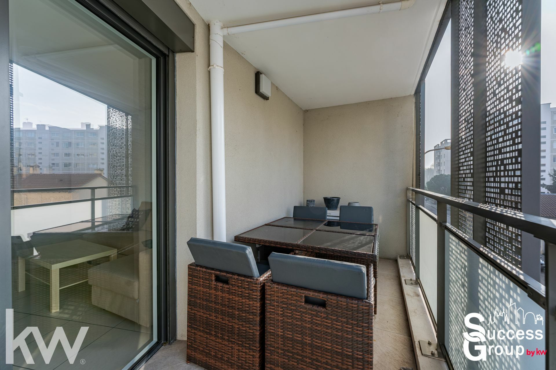 LYON 07 – Appartement 3 pièces de 65 m² avec balcon et stationnement