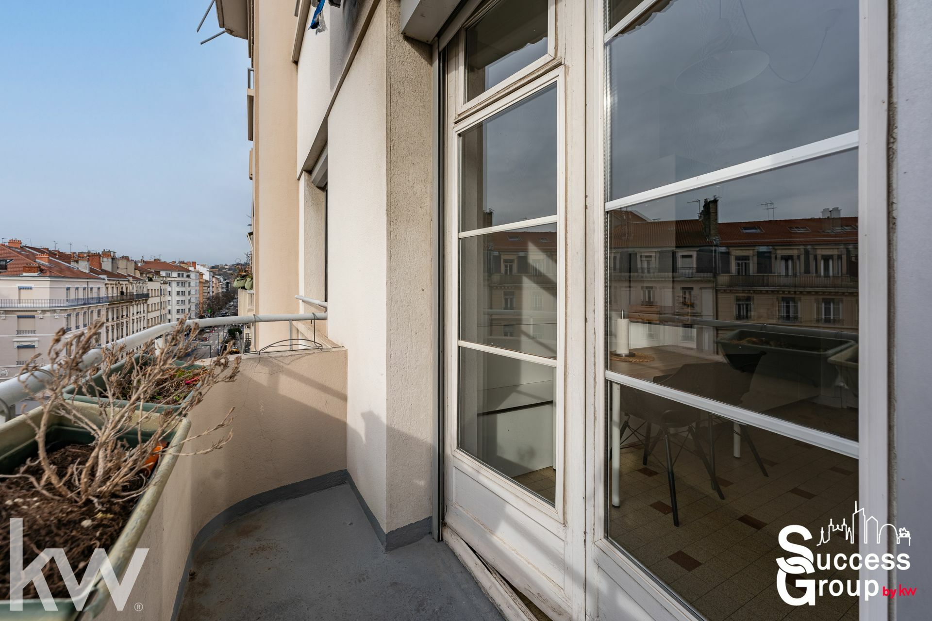 LYON 07 – Appartement 2 pièces de 56 m² avec balcon et cave