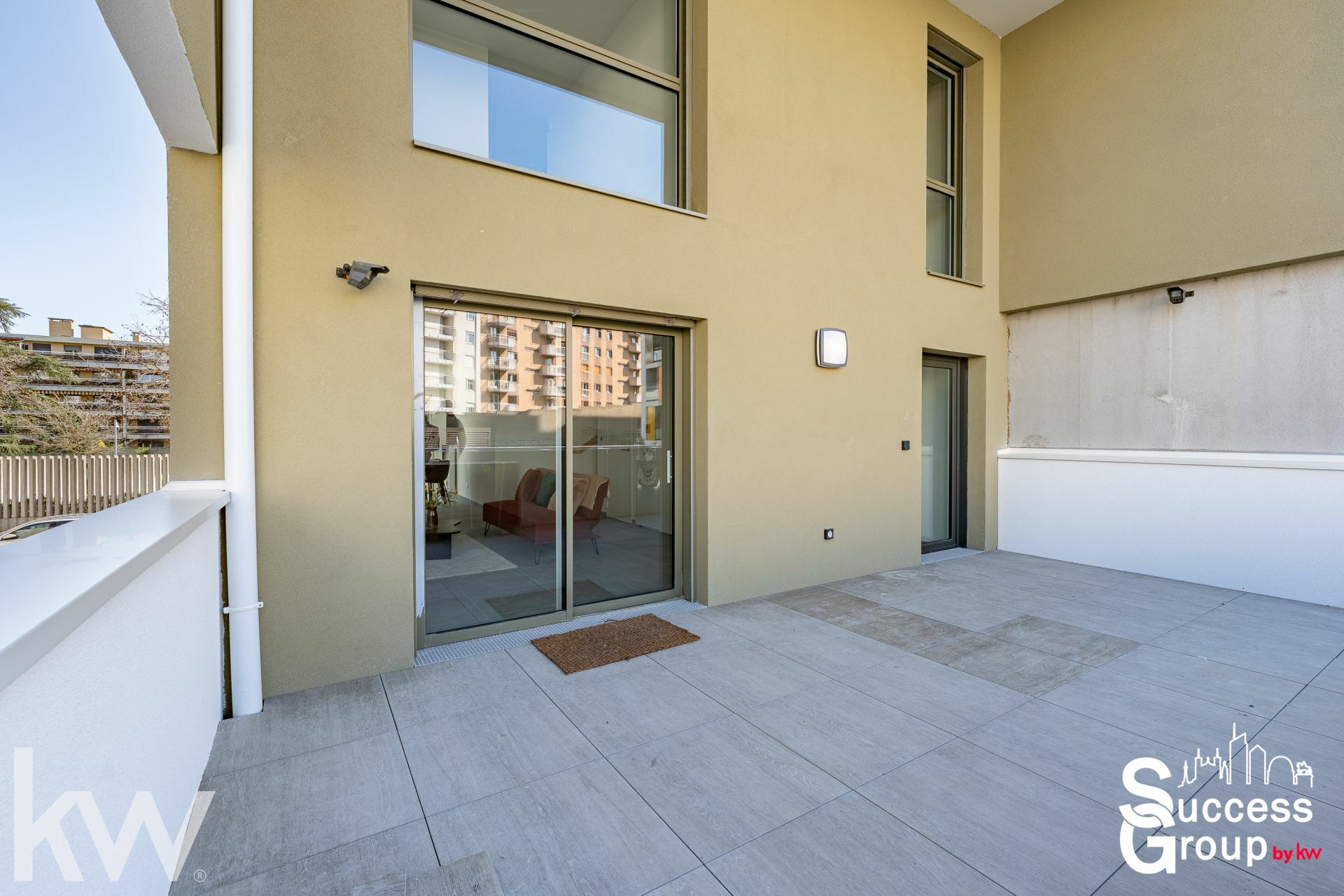 VILLEURBANNE  – Appartement T3 de 71 m² avec terrasse et stationnement