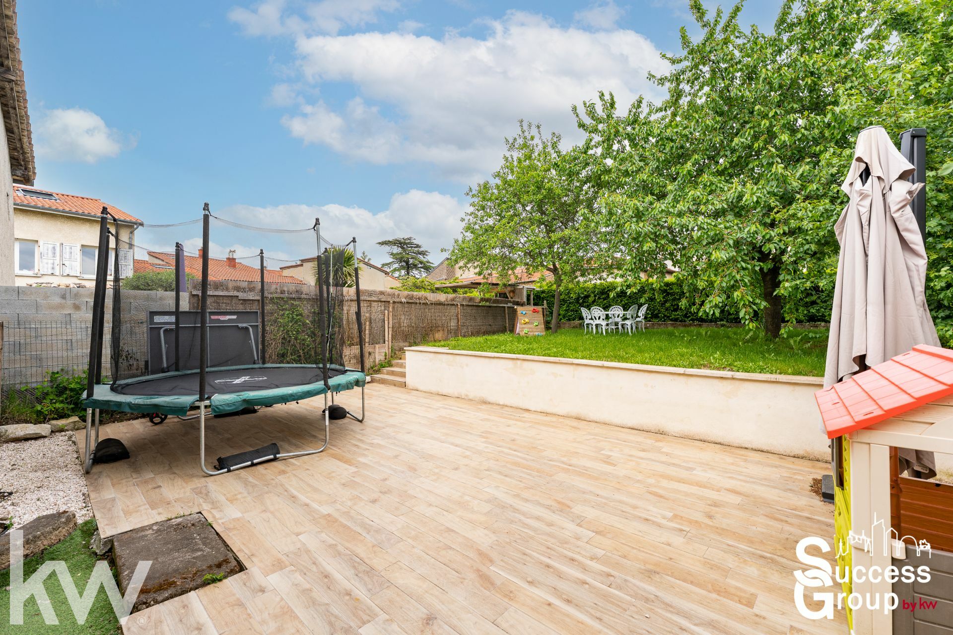 MILLERY – Maison de 140 m² avec cour, terrasse, jardin et dépendance