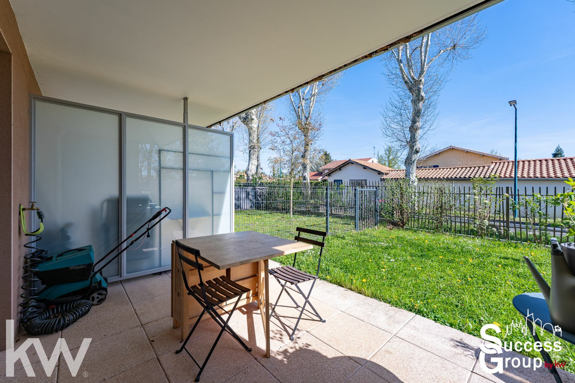 MIRIBEL – Appartement T2 de 41 m² avec terrasse, jardin et garage