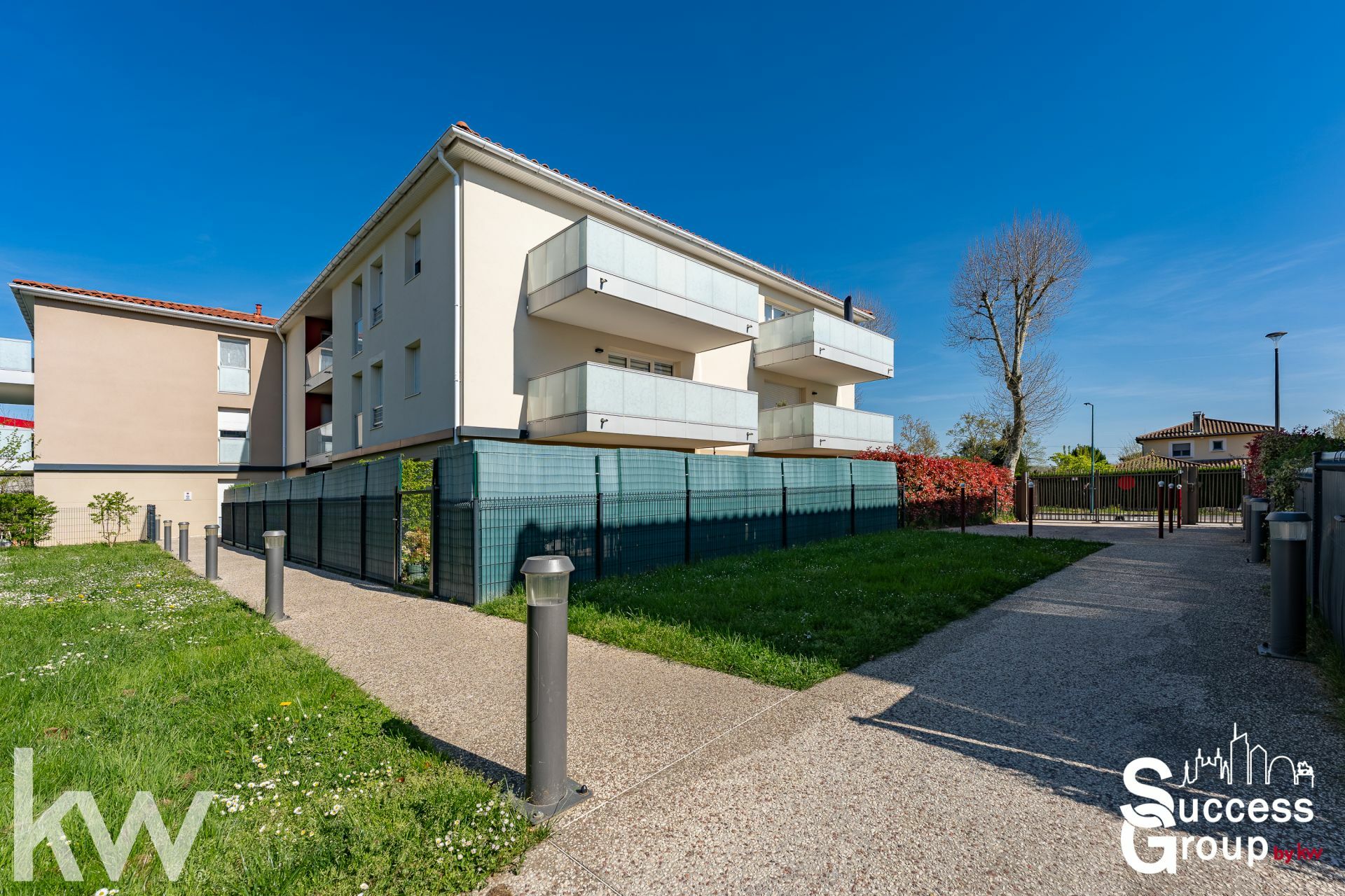 MIRIBEL – Appartement T2 de 41 m² avec terrasse, jardin et garage