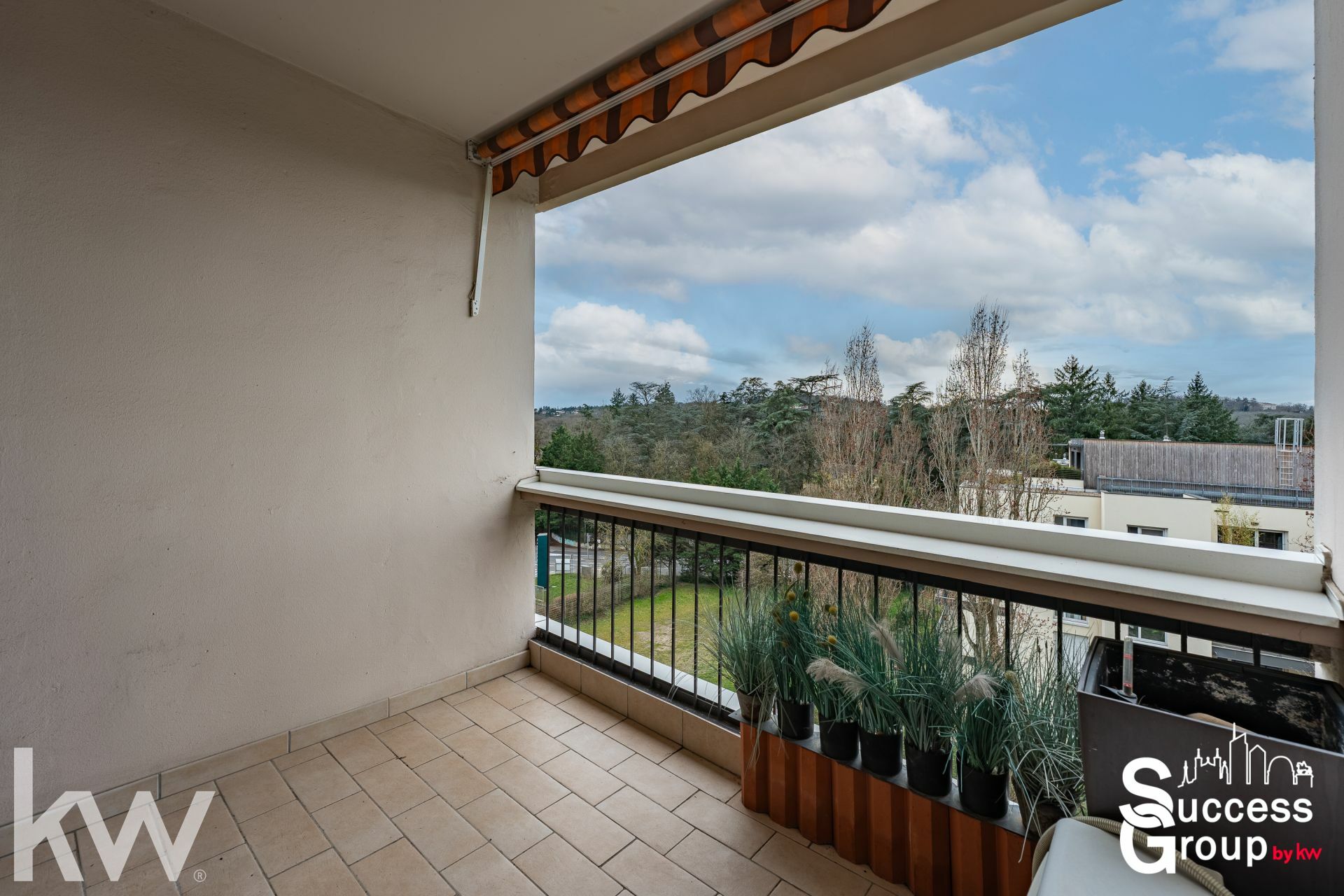 FRANCHEVILLE – T4 de 91m² avec balcon, cave et stationnement