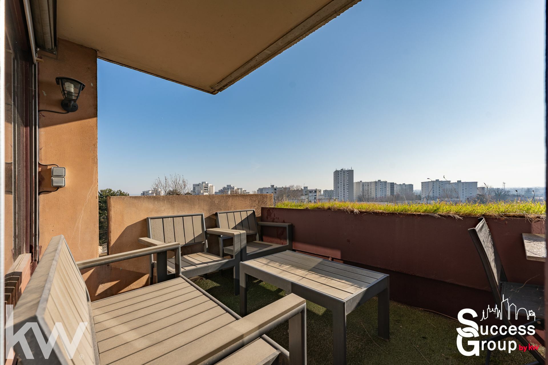 VAULX EN VELIN – Appartement T3 de 85 m² avec terrasse, cave et garage
