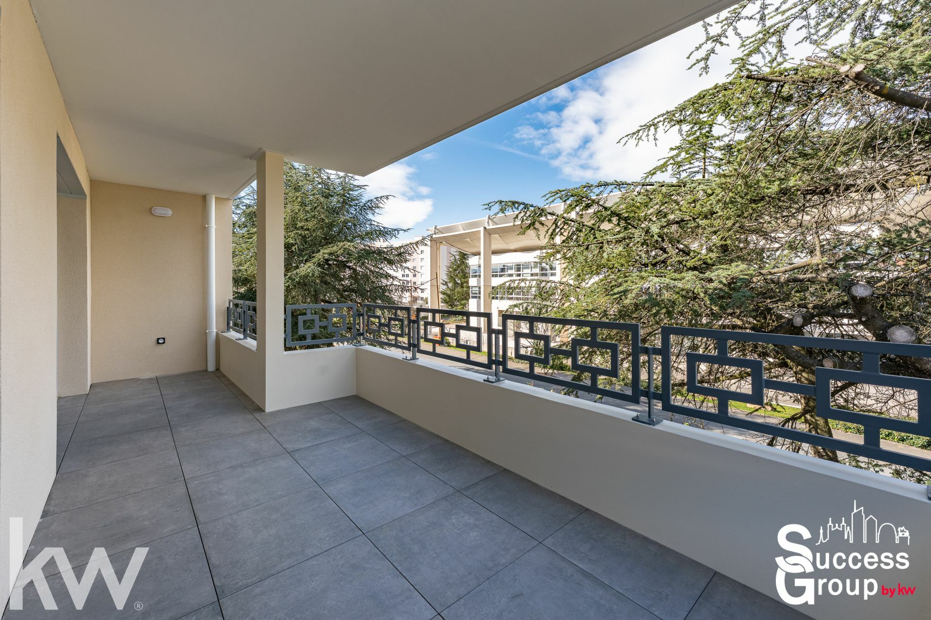 MEYZIEU – T3 de 80 m² avec terrasse
