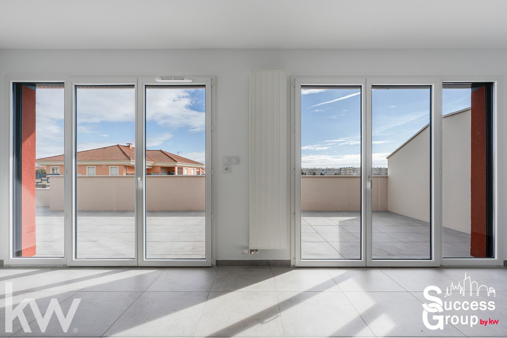 MEYZIEU – ATTIQUE D’EXCEPTION T5 de 117 m² avec 170m2 de  terrasse