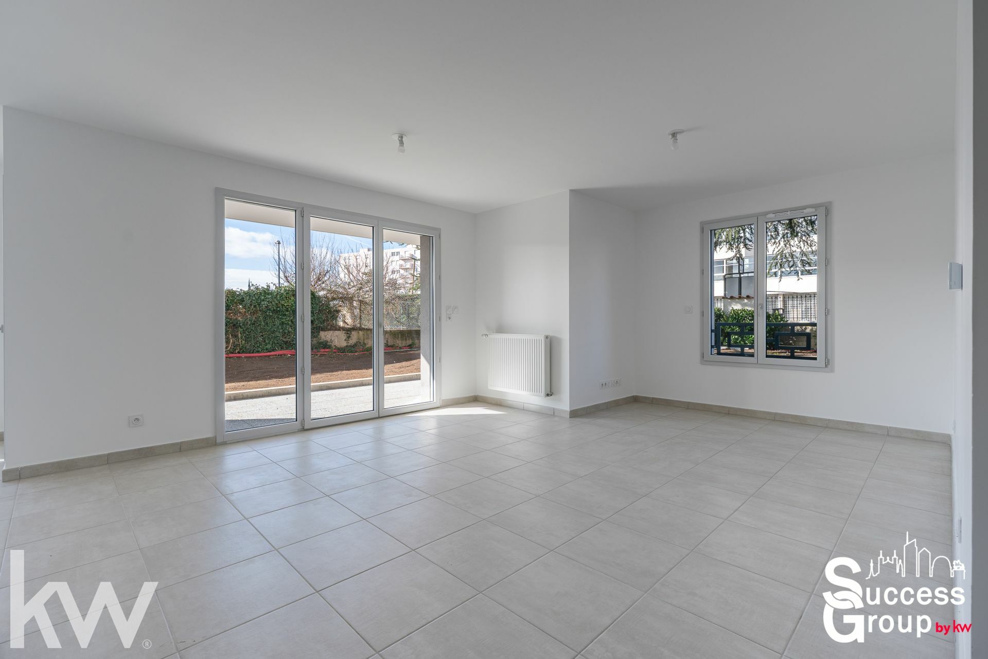 MEYZIEU – Appartement T4 de 100 m² avec terrasse et 246 m2 de jardin